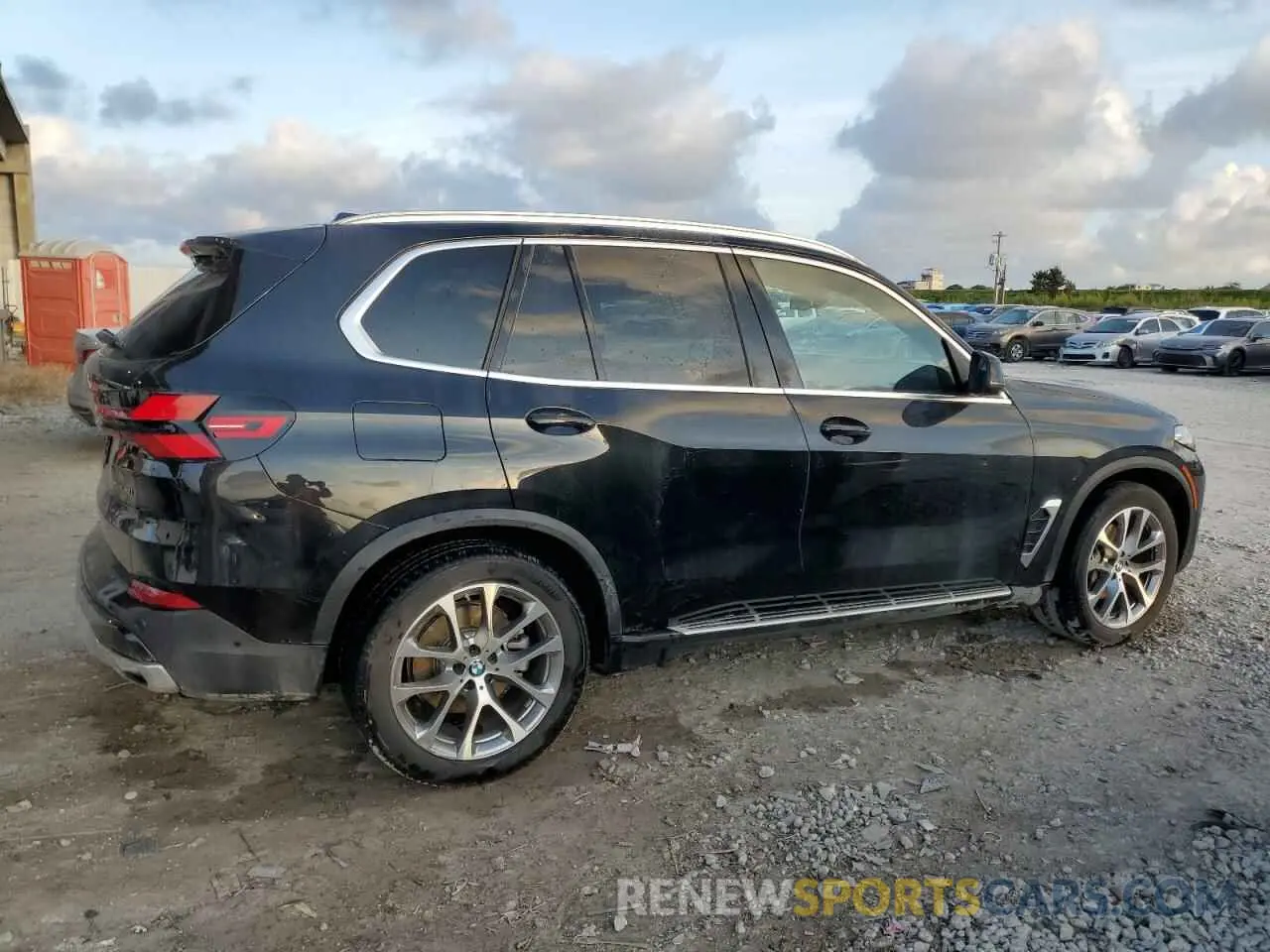 3 Photograph of a damaged car 5UX23EU02S9W32356 BMW X5 2025
