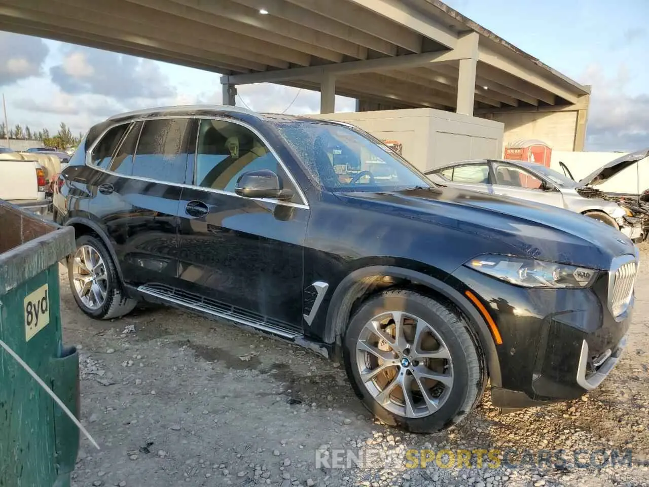 4 Photograph of a damaged car 5UX23EU02S9W32356 BMW X5 2025