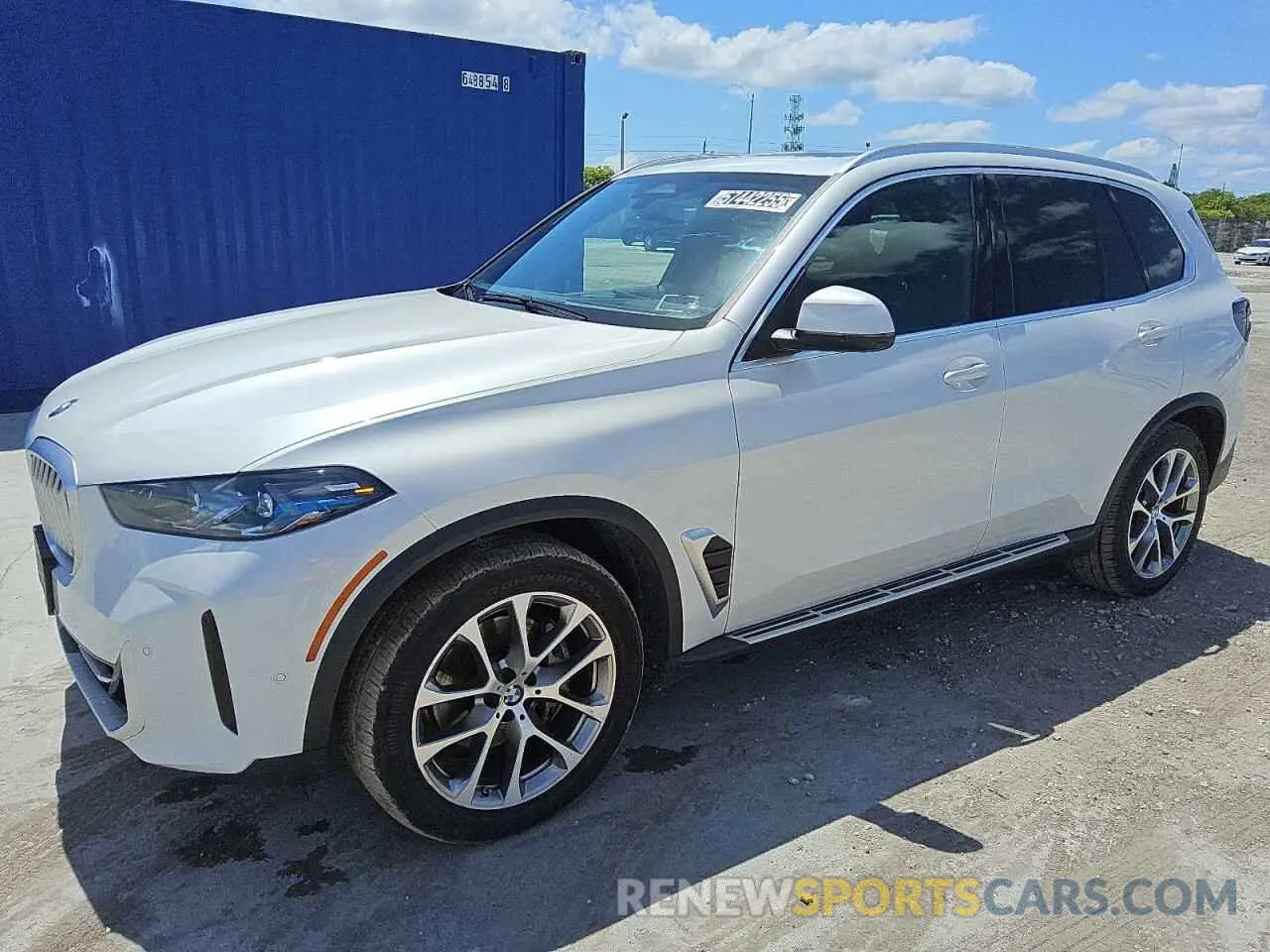 1 Photograph of a damaged car 5UX23EU02S9W33216 BMW X5 2025