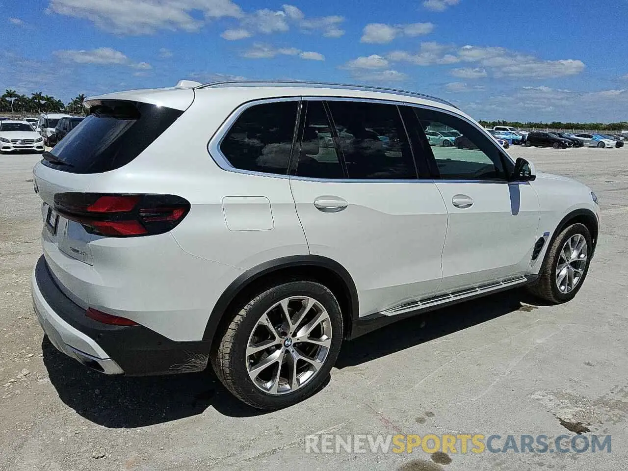 3 Photograph of a damaged car 5UX23EU02S9W33216 BMW X5 2025