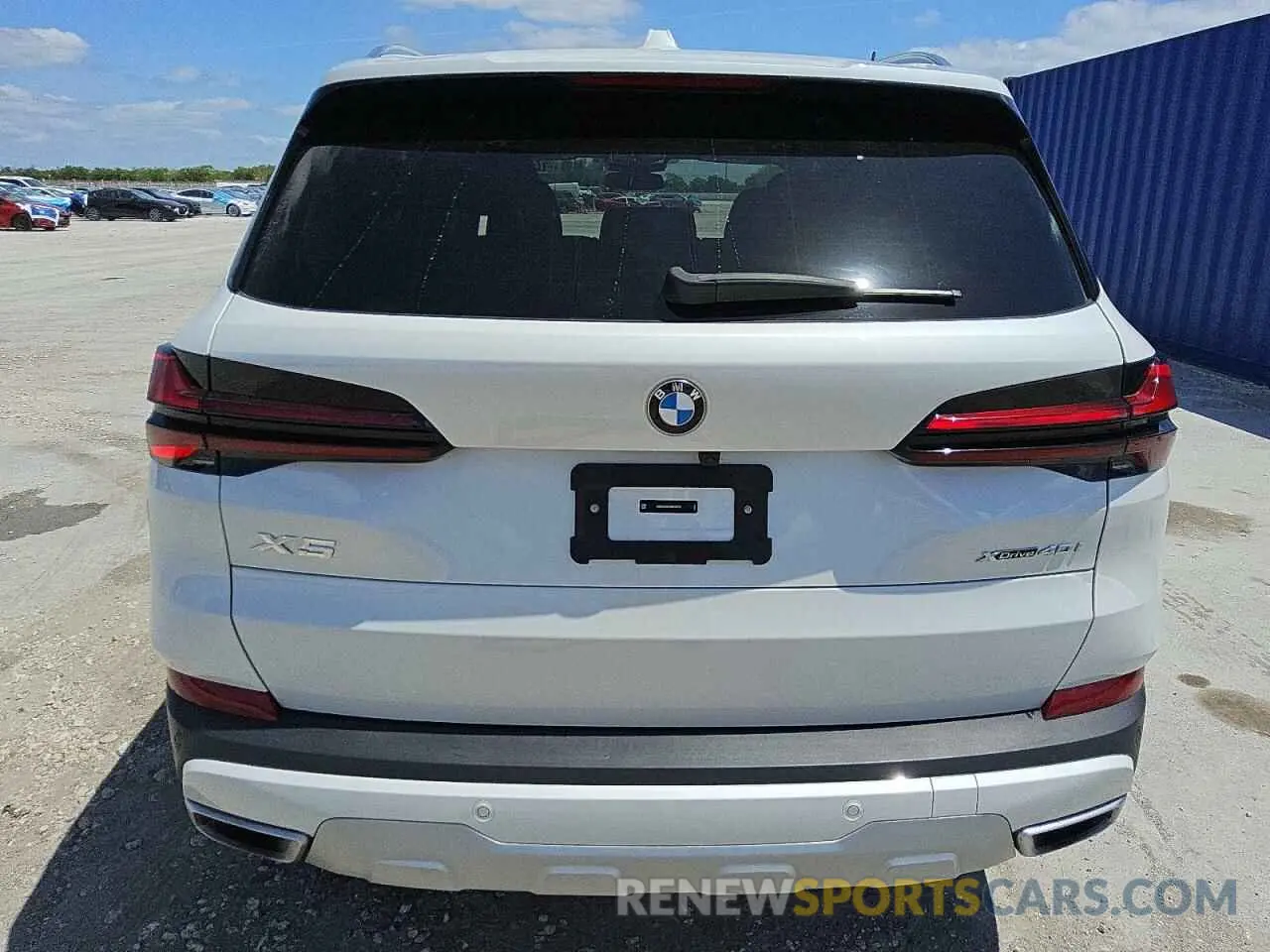 6 Photograph of a damaged car 5UX23EU02S9W33216 BMW X5 2025