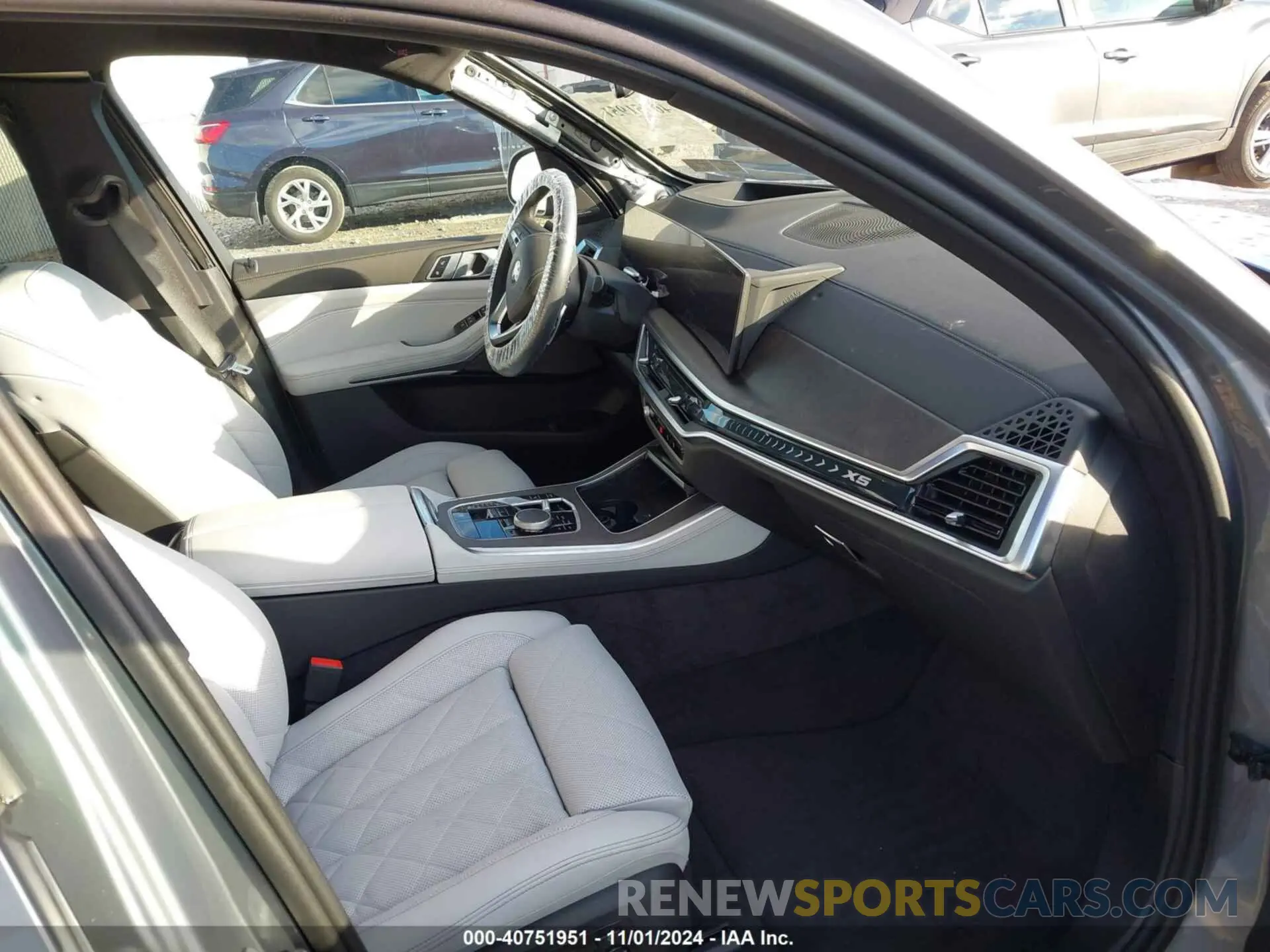 5 Photograph of a damaged car 5UX23EU02S9X13437 BMW X5 2025