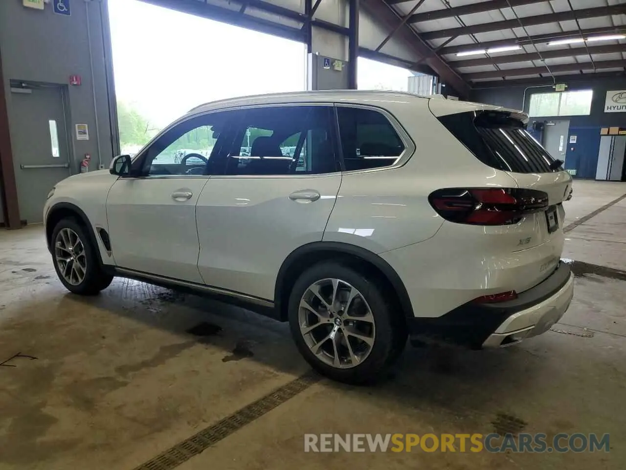 2 Photograph of a damaged car 5UX23EU03S9Y99683 BMW X5 2025