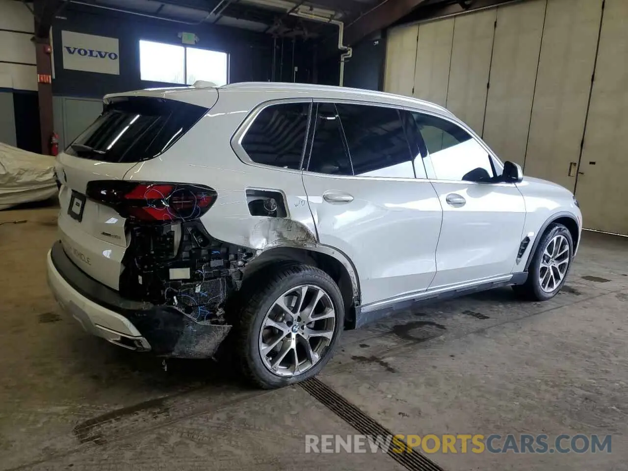 3 Photograph of a damaged car 5UX23EU03S9Y99683 BMW X5 2025