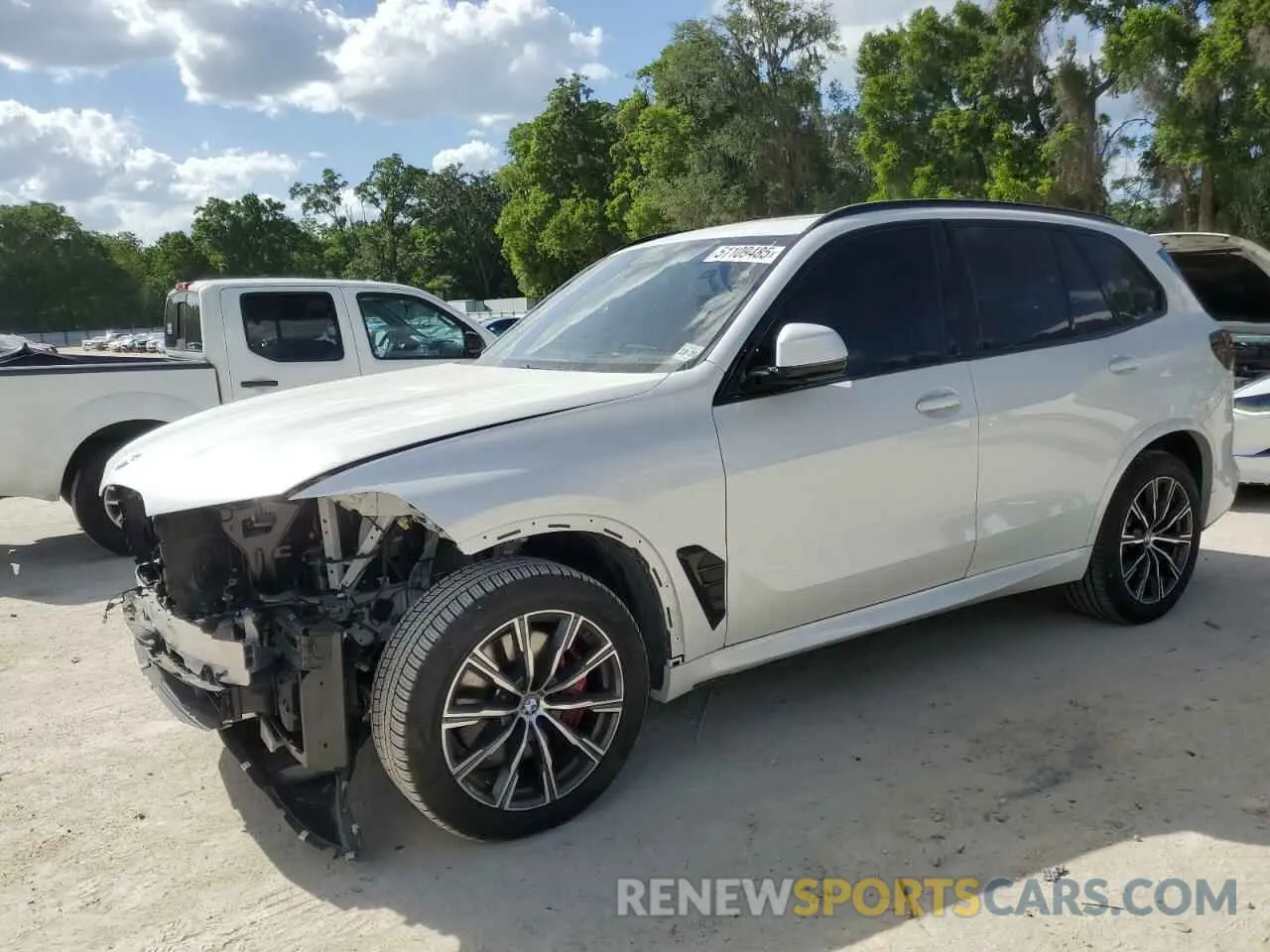 1 Photograph of a damaged car 5UX23EU04S9Y30713 BMW X5 2025
