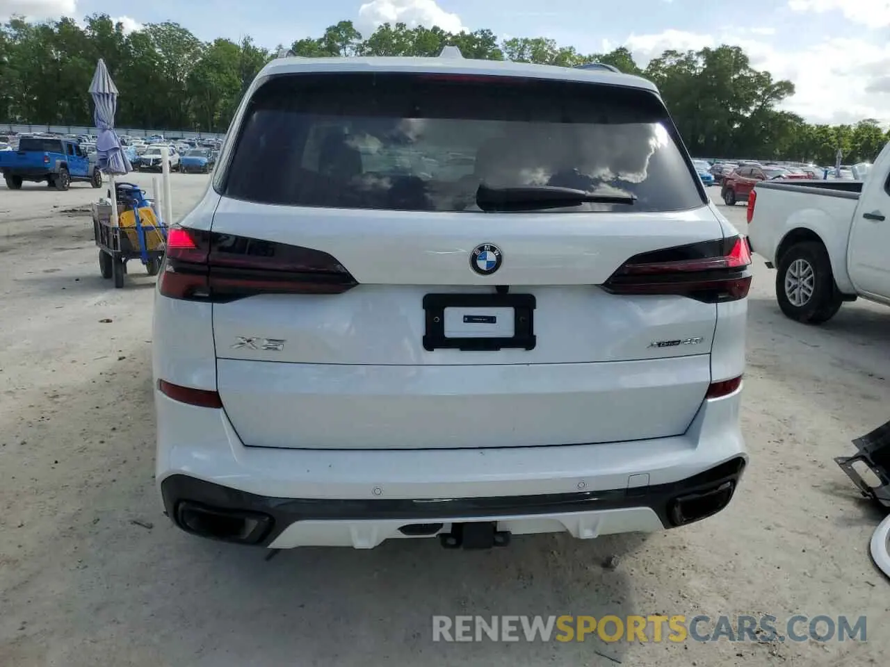 6 Photograph of a damaged car 5UX23EU04S9Y30713 BMW X5 2025