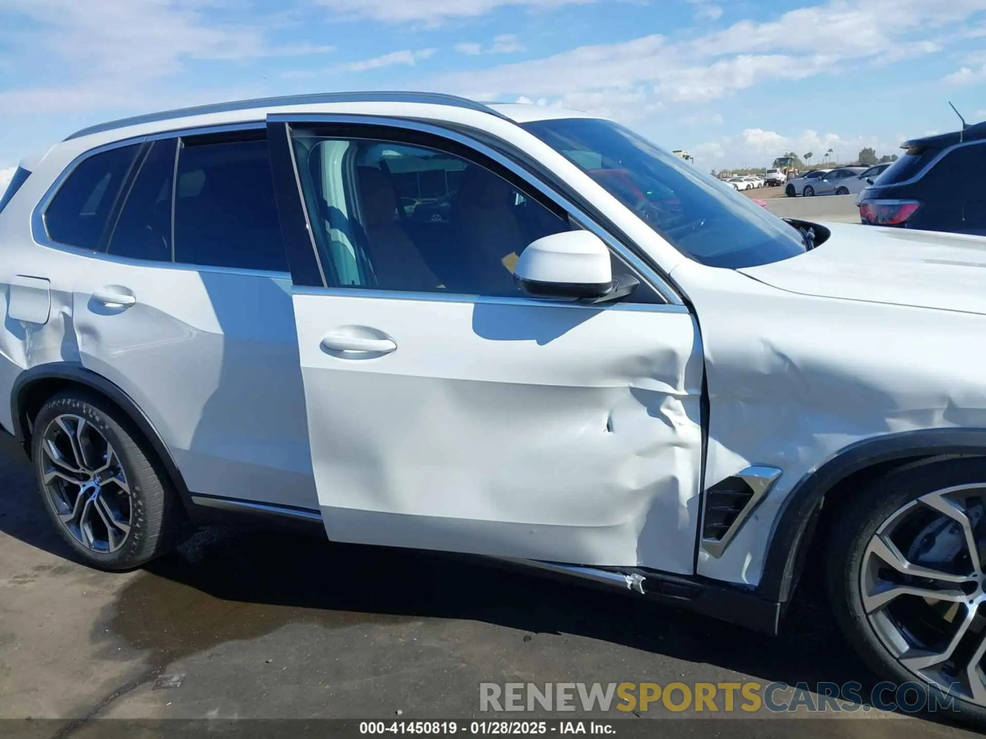 13 Photograph of a damaged car 5UX23EU04S9Y89423 BMW X5 2025