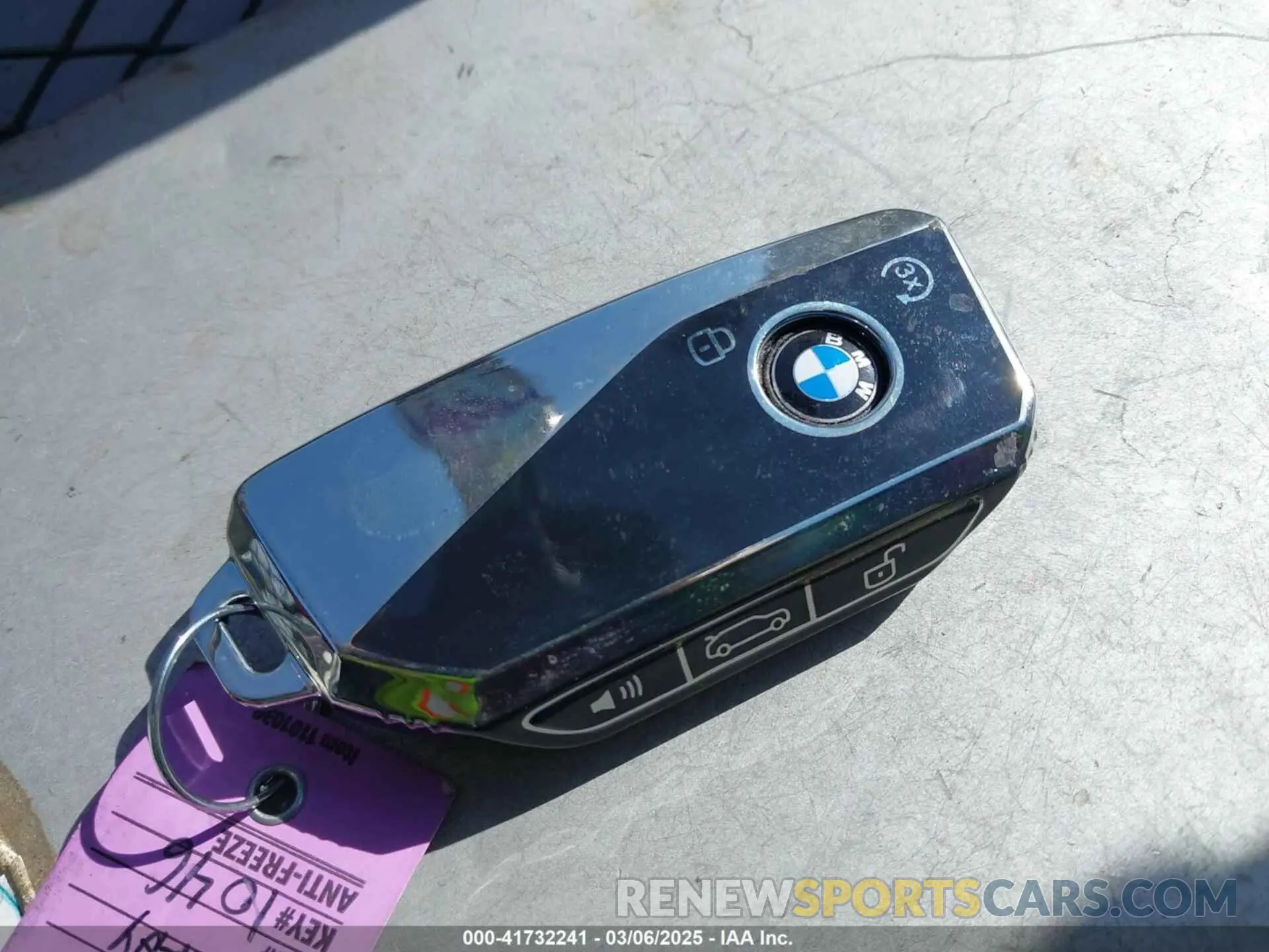 11 Photograph of a damaged car 5UX23EU05S9W51046 BMW X5 2025