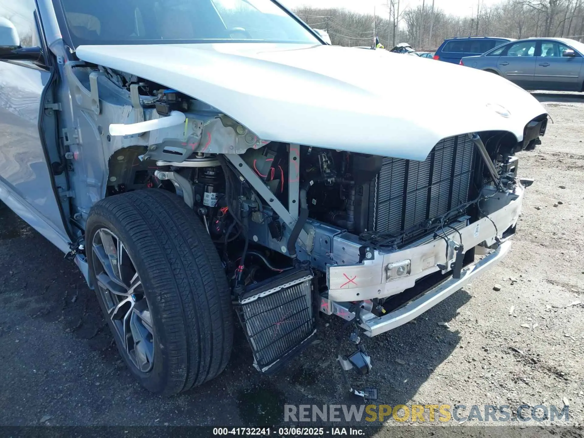 6 Photograph of a damaged car 5UX23EU05S9W51046 BMW X5 2025