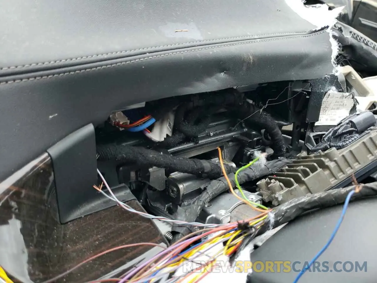 9 Photograph of a damaged car 5UX23EU05S9X78749 BMW X5 2025