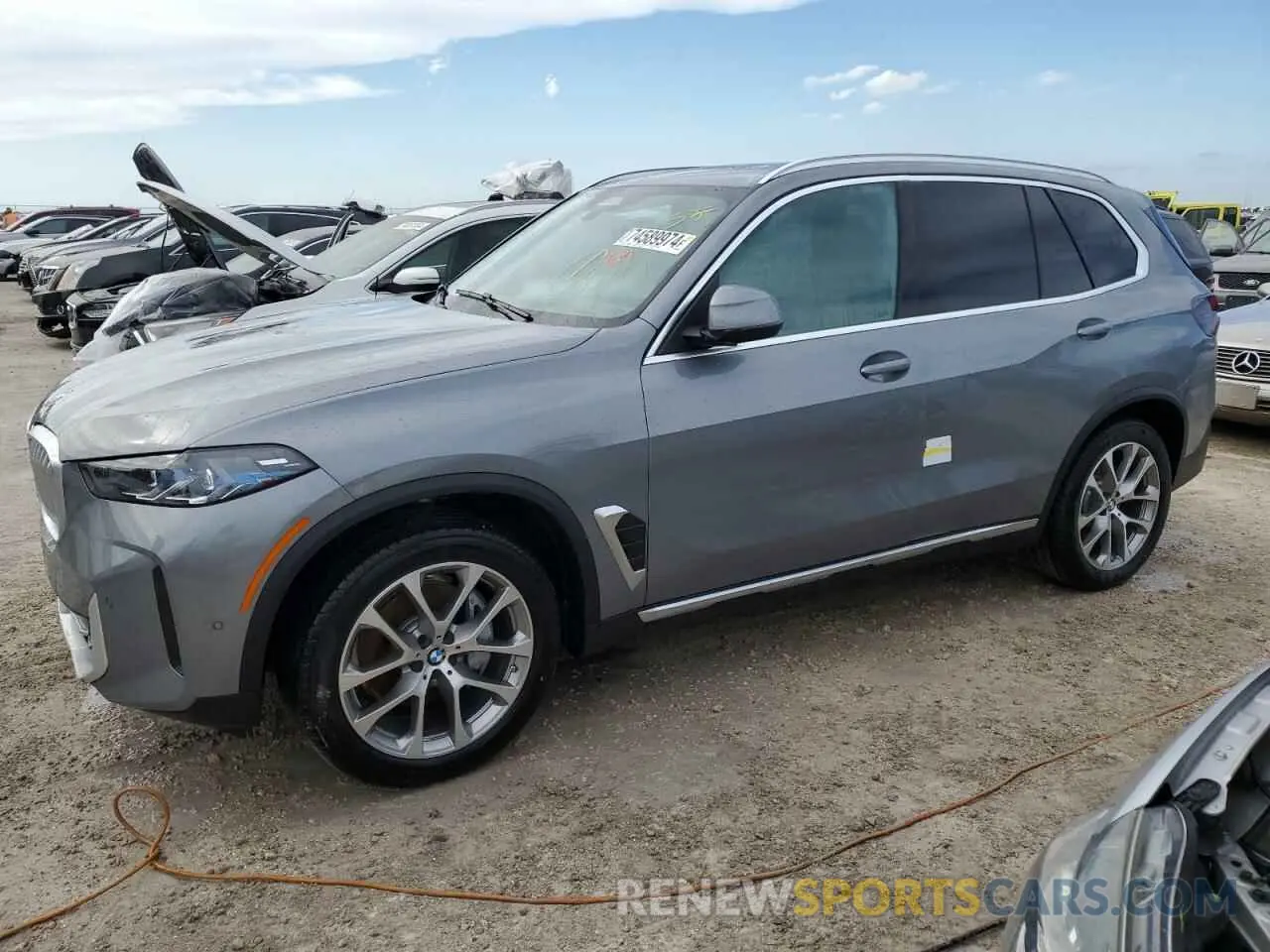 1 Photograph of a damaged car 5UX23EU05S9Y10227 BMW X5 2025
