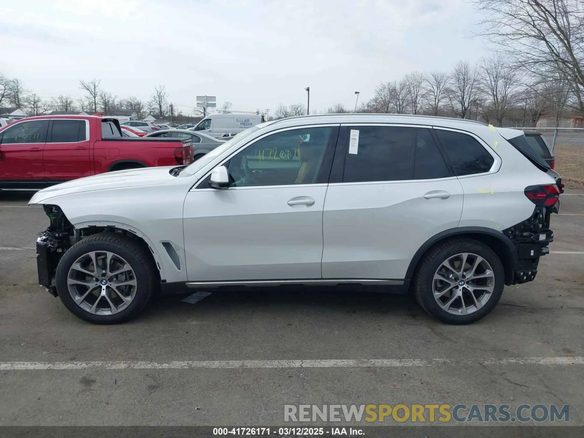 14 Photograph of a damaged car 5UX23EU06S9W52867 BMW X5 2025