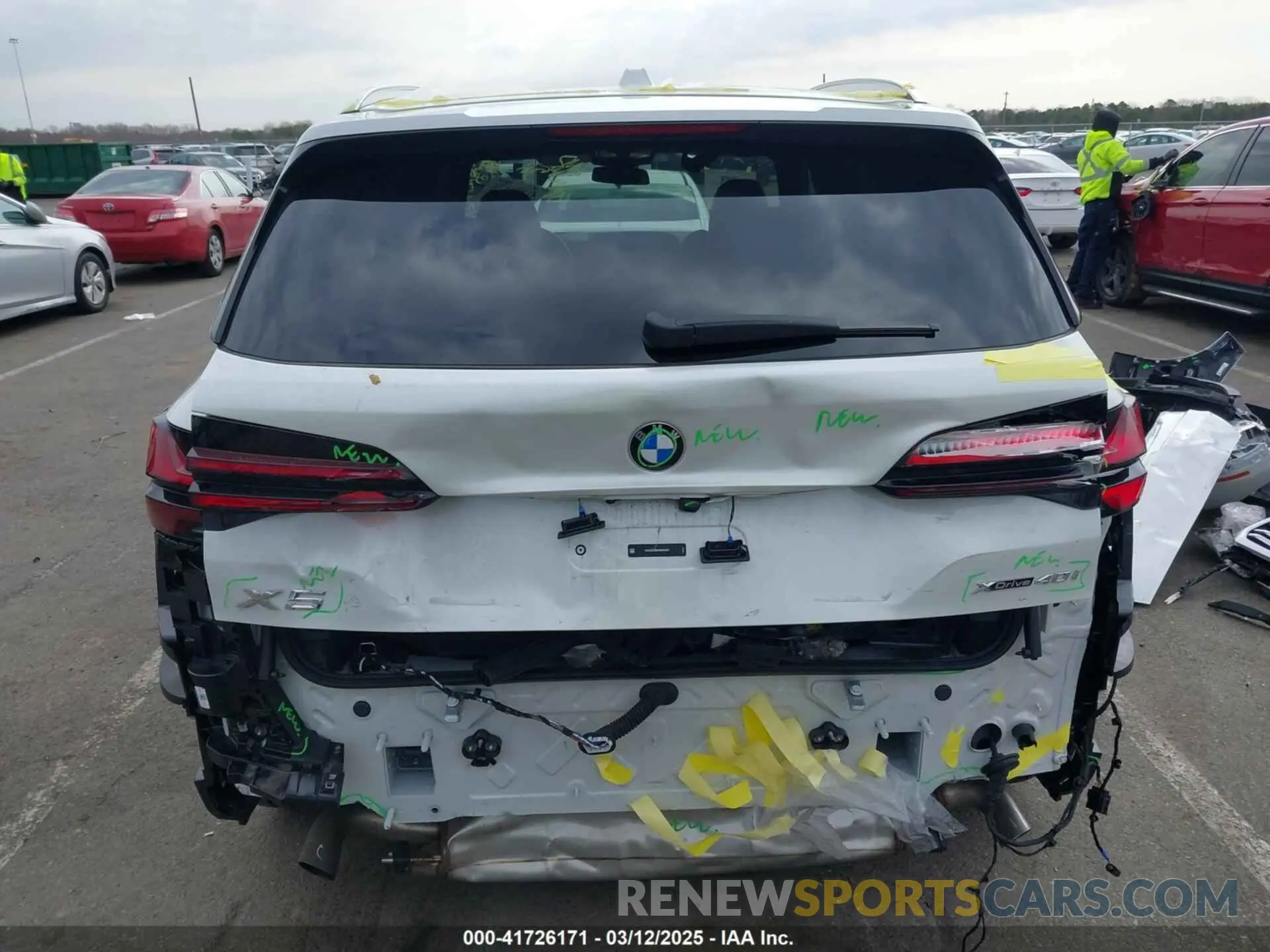 16 Photograph of a damaged car 5UX23EU06S9W52867 BMW X5 2025