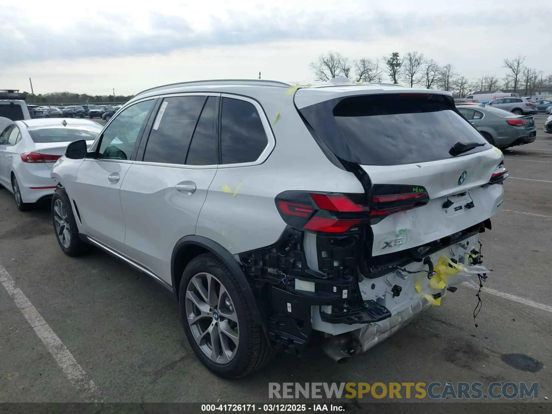 3 Photograph of a damaged car 5UX23EU06S9W52867 BMW X5 2025