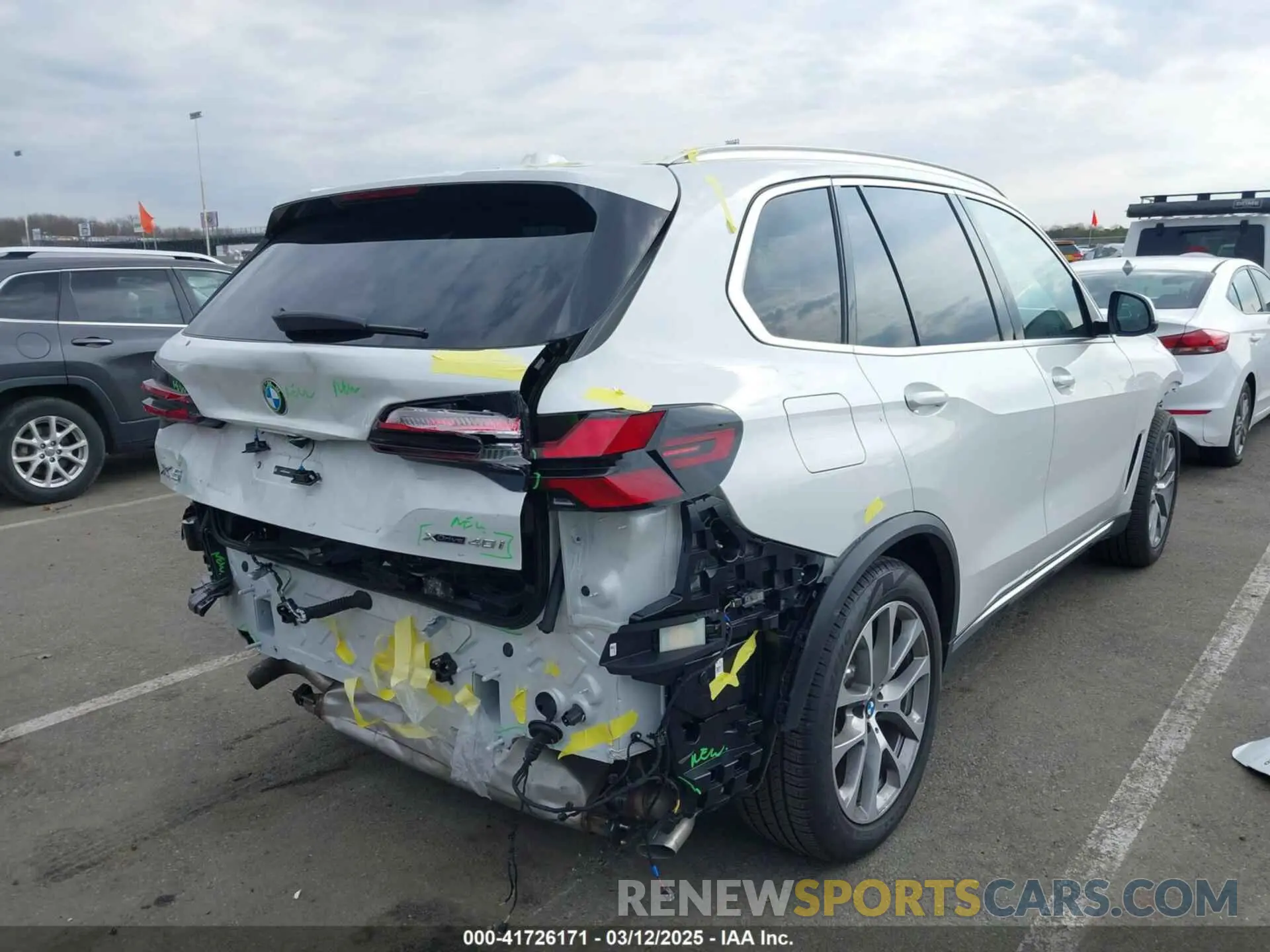 4 Photograph of a damaged car 5UX23EU06S9W52867 BMW X5 2025