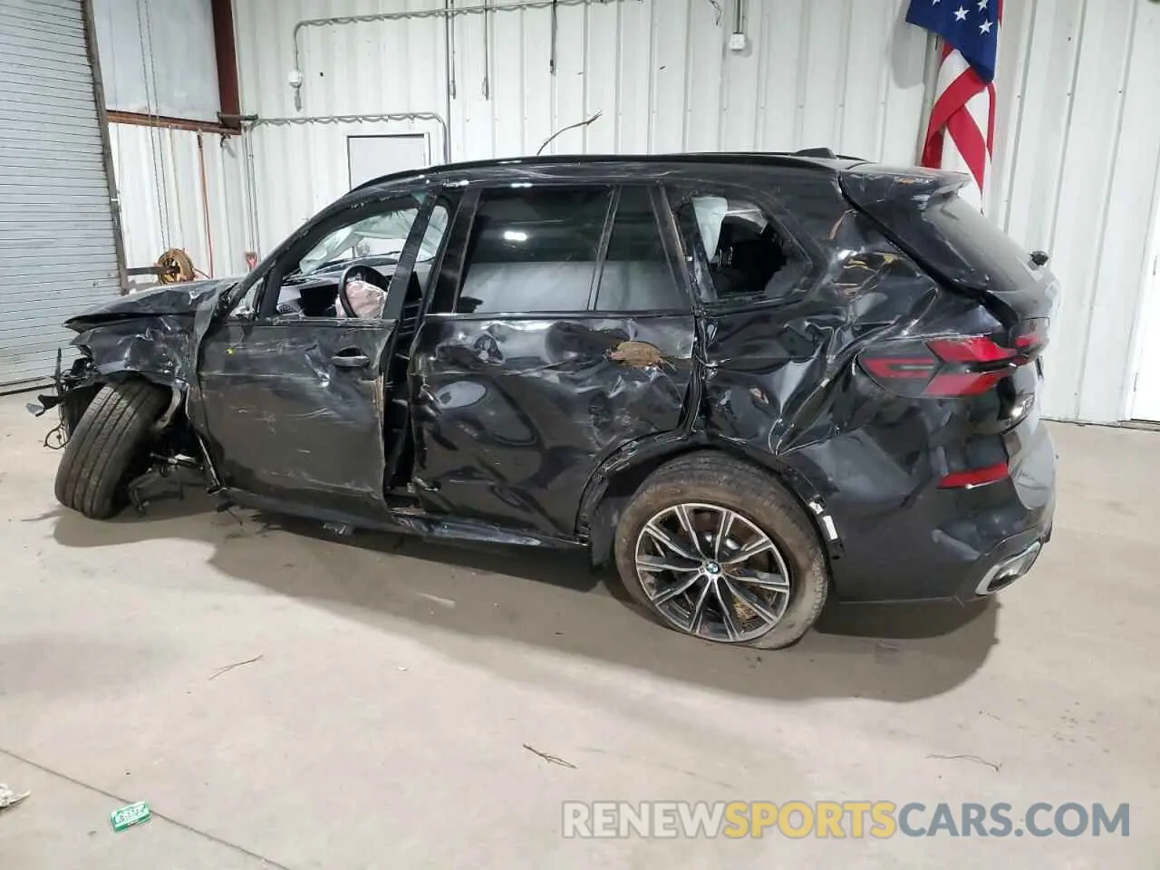 2 Photograph of a damaged car 5UX23EU06S9W70530 BMW X5 2025