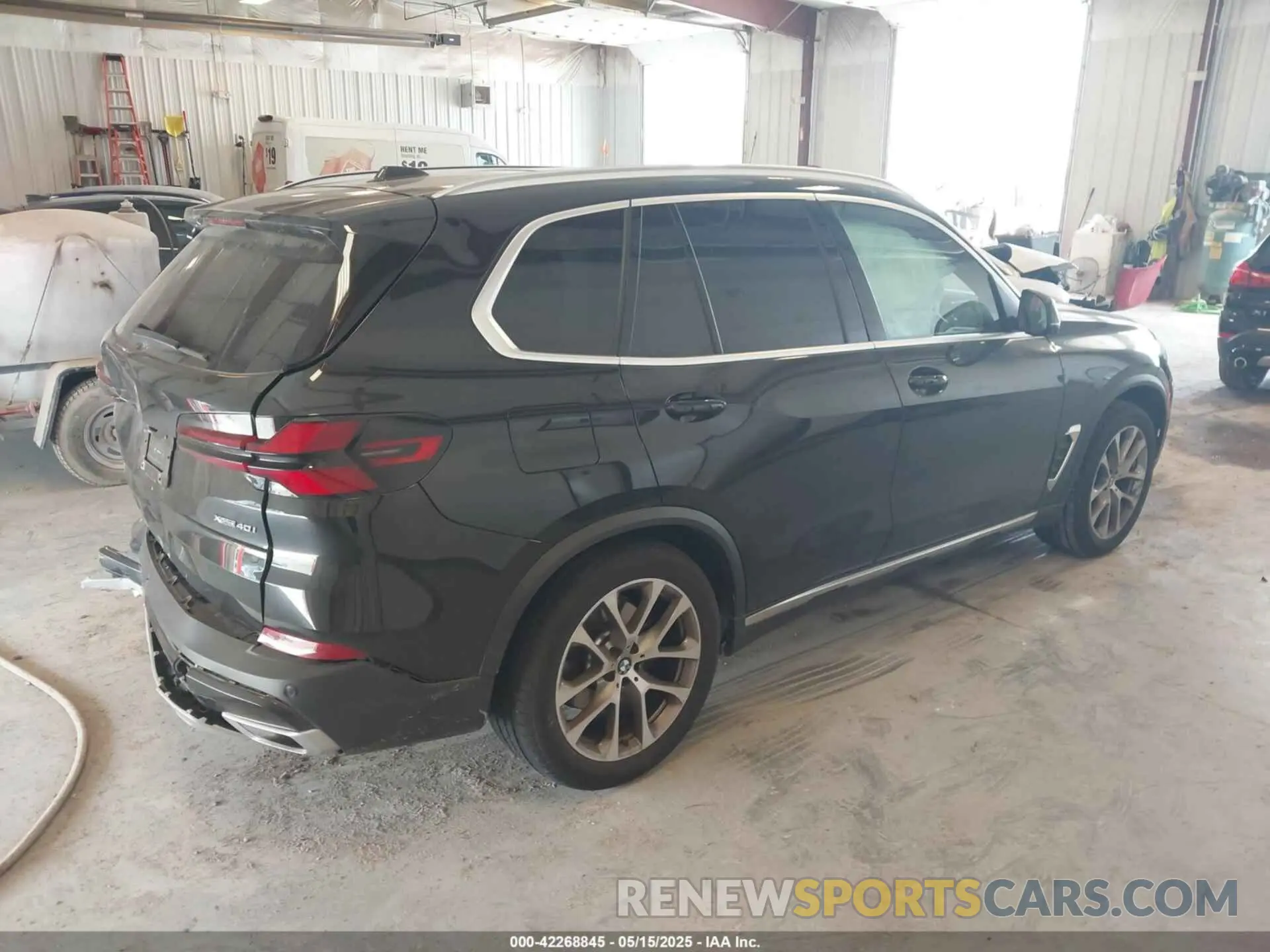 4 Photograph of a damaged car 5UX23EU07S9W36113 BMW X5 2025