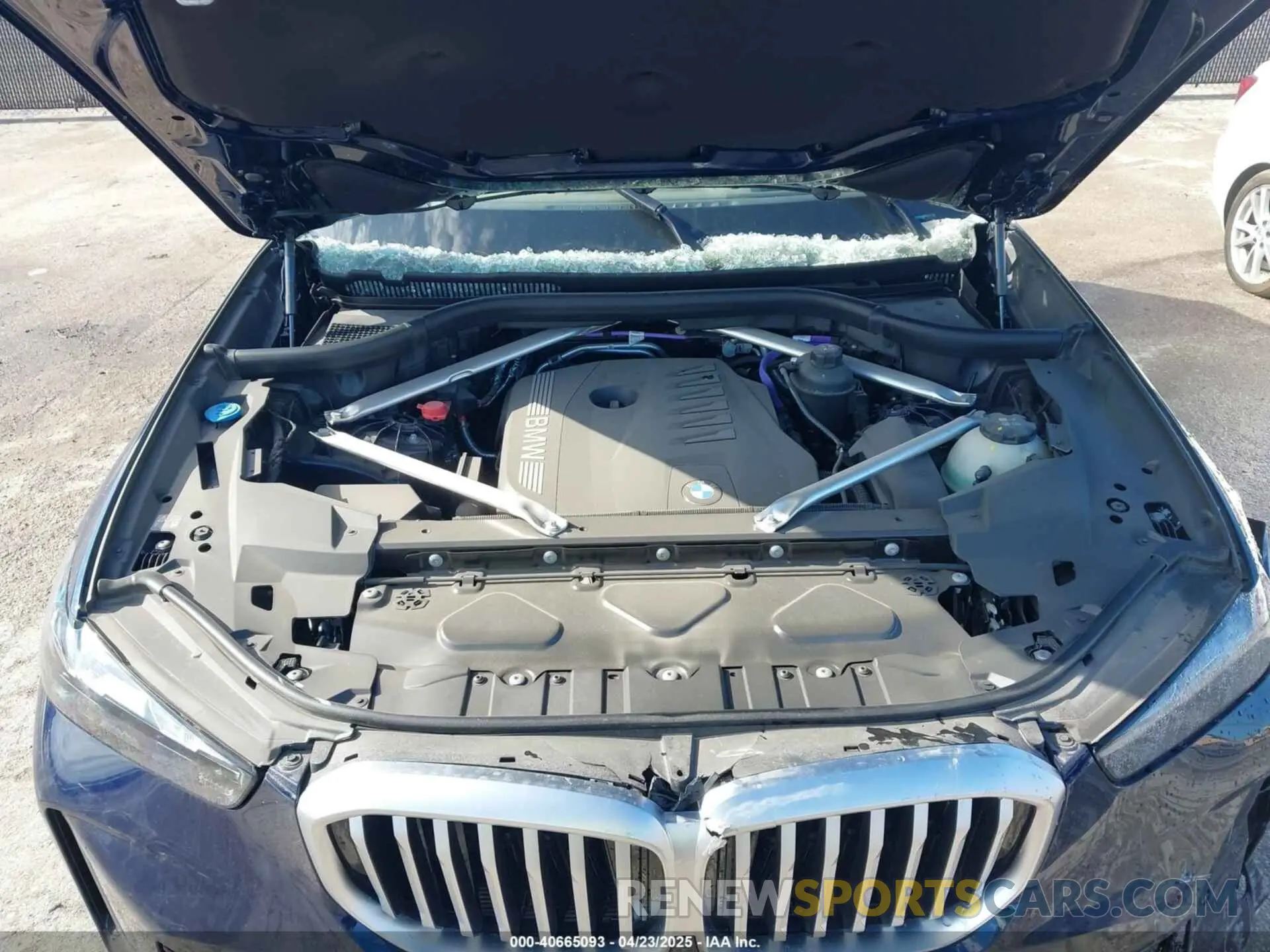 10 Photograph of a damaged car 5UX23EU08S9W26416 BMW X5 2025