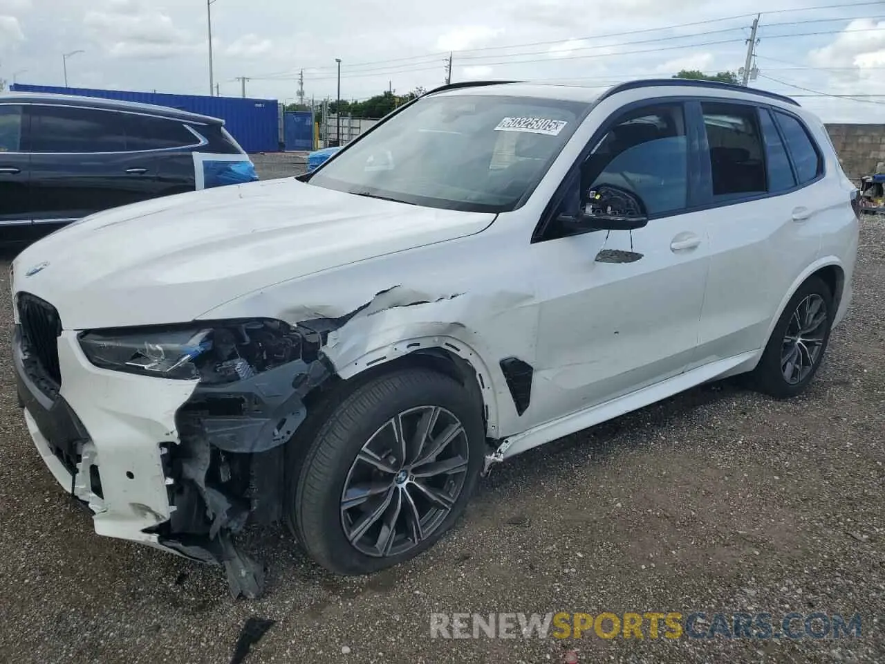 1 Photograph of a damaged car 5UX23EU08S9Z16896 BMW X5 2025