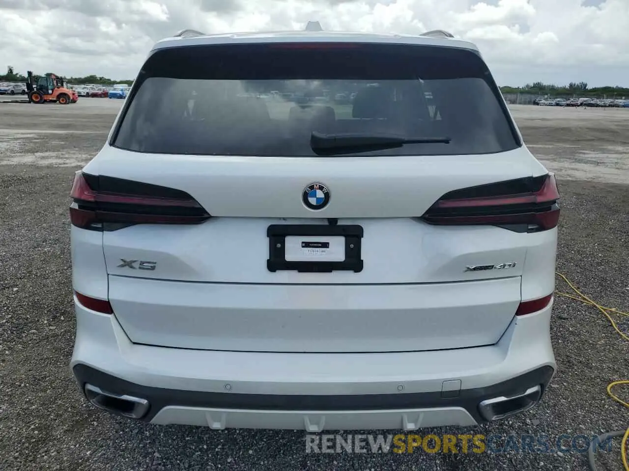 6 Photograph of a damaged car 5UX23EU08S9Z16896 BMW X5 2025