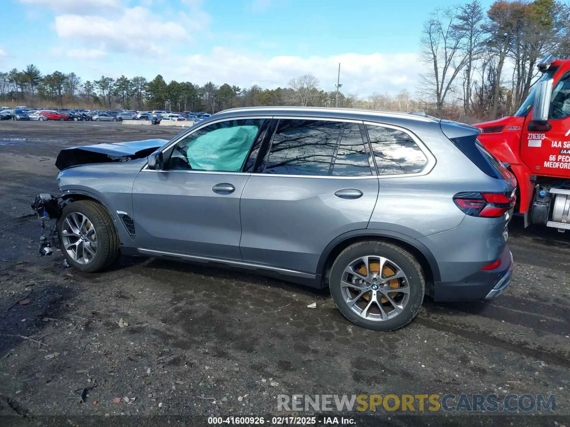 14 Photograph of a damaged car 5UX23EU09S9W38011 BMW X5 2025