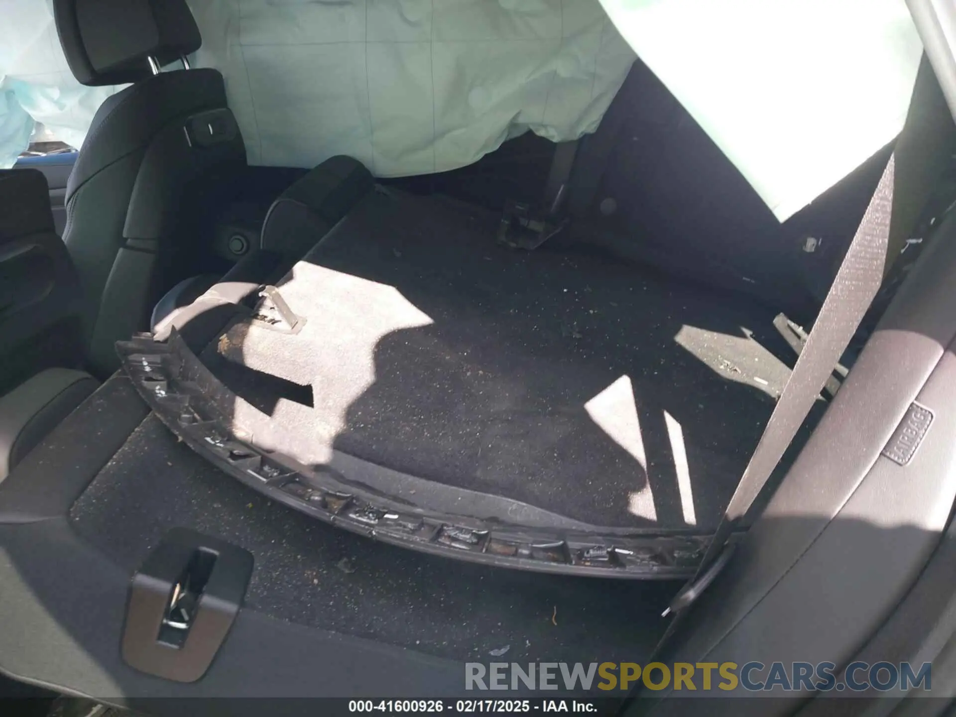 8 Photograph of a damaged car 5UX23EU09S9W38011 BMW X5 2025