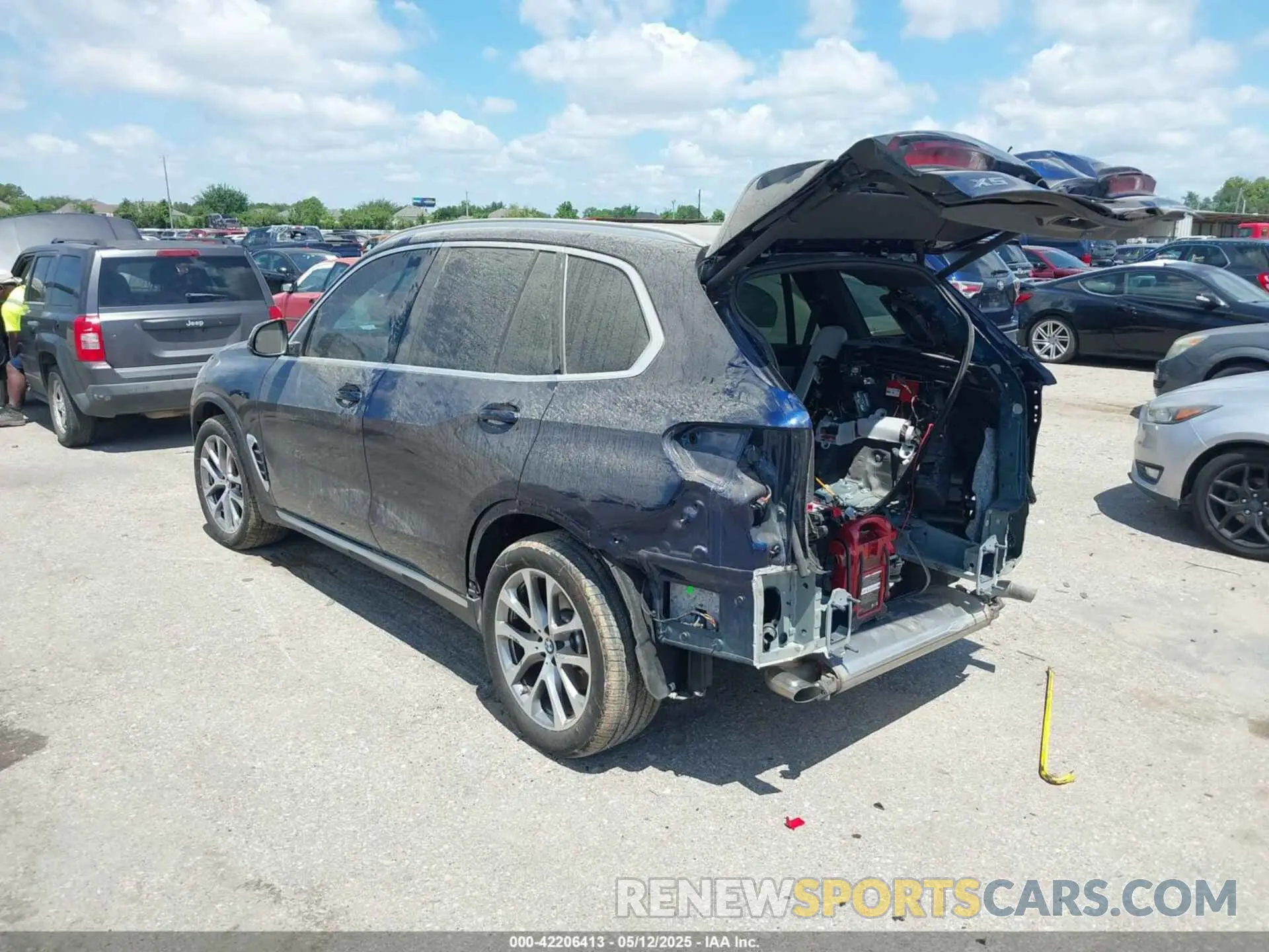 3 Photograph of a damaged car 5UX23EU09S9W61384 BMW X5 2025