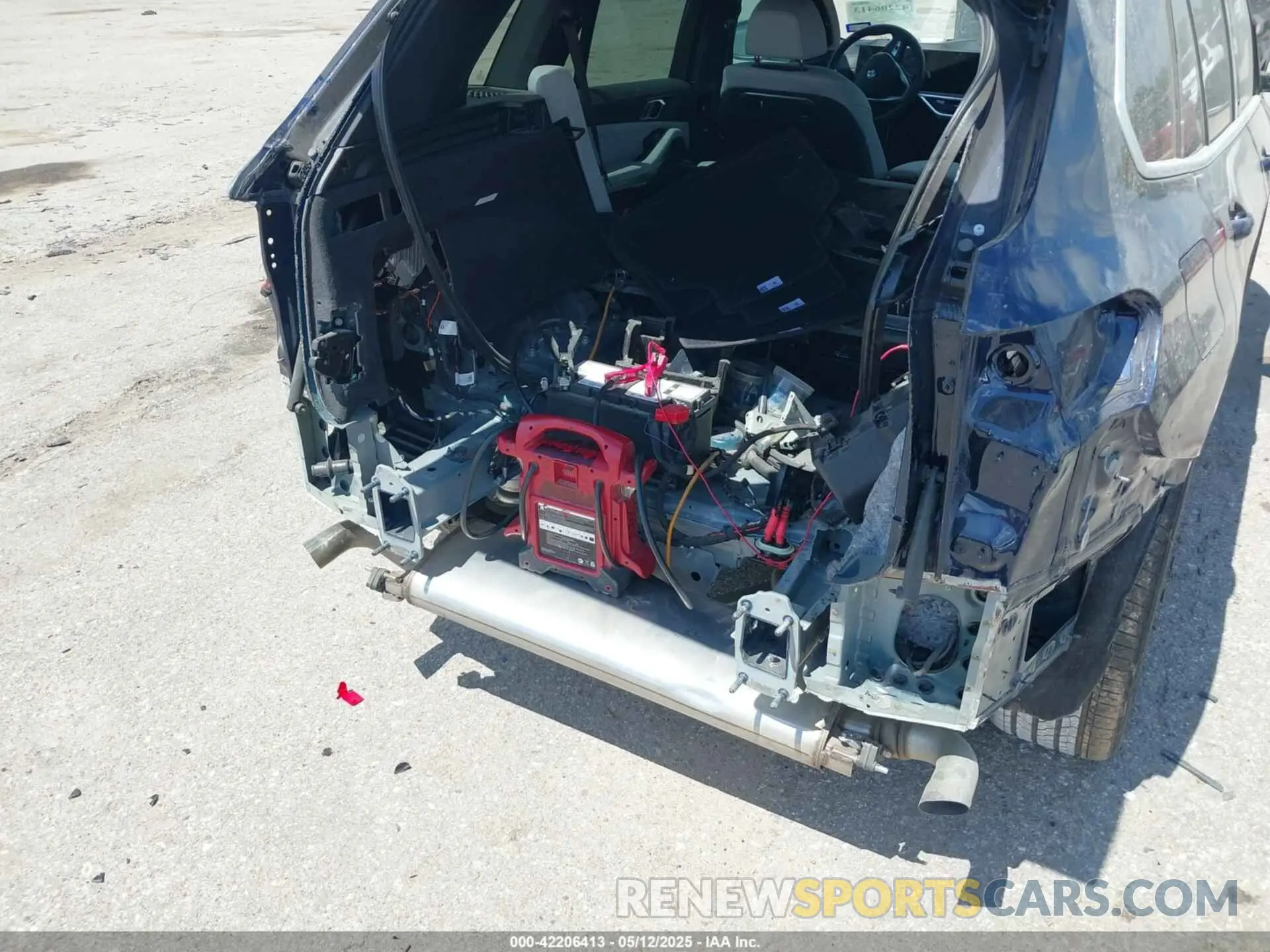 6 Photograph of a damaged car 5UX23EU09S9W61384 BMW X5 2025