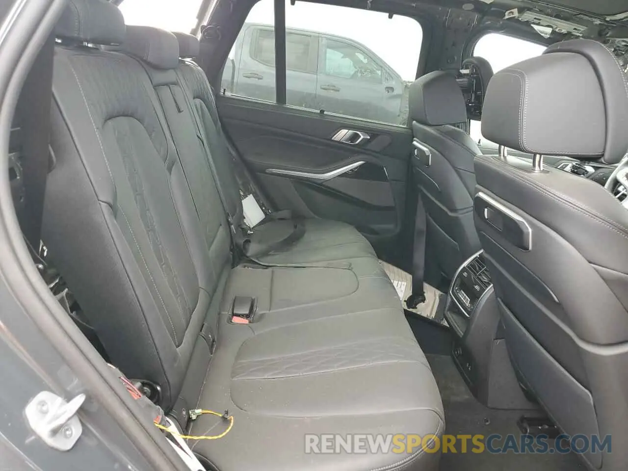10 Photograph of a damaged car 5UX23EU09S9X86997 BMW X5 2025