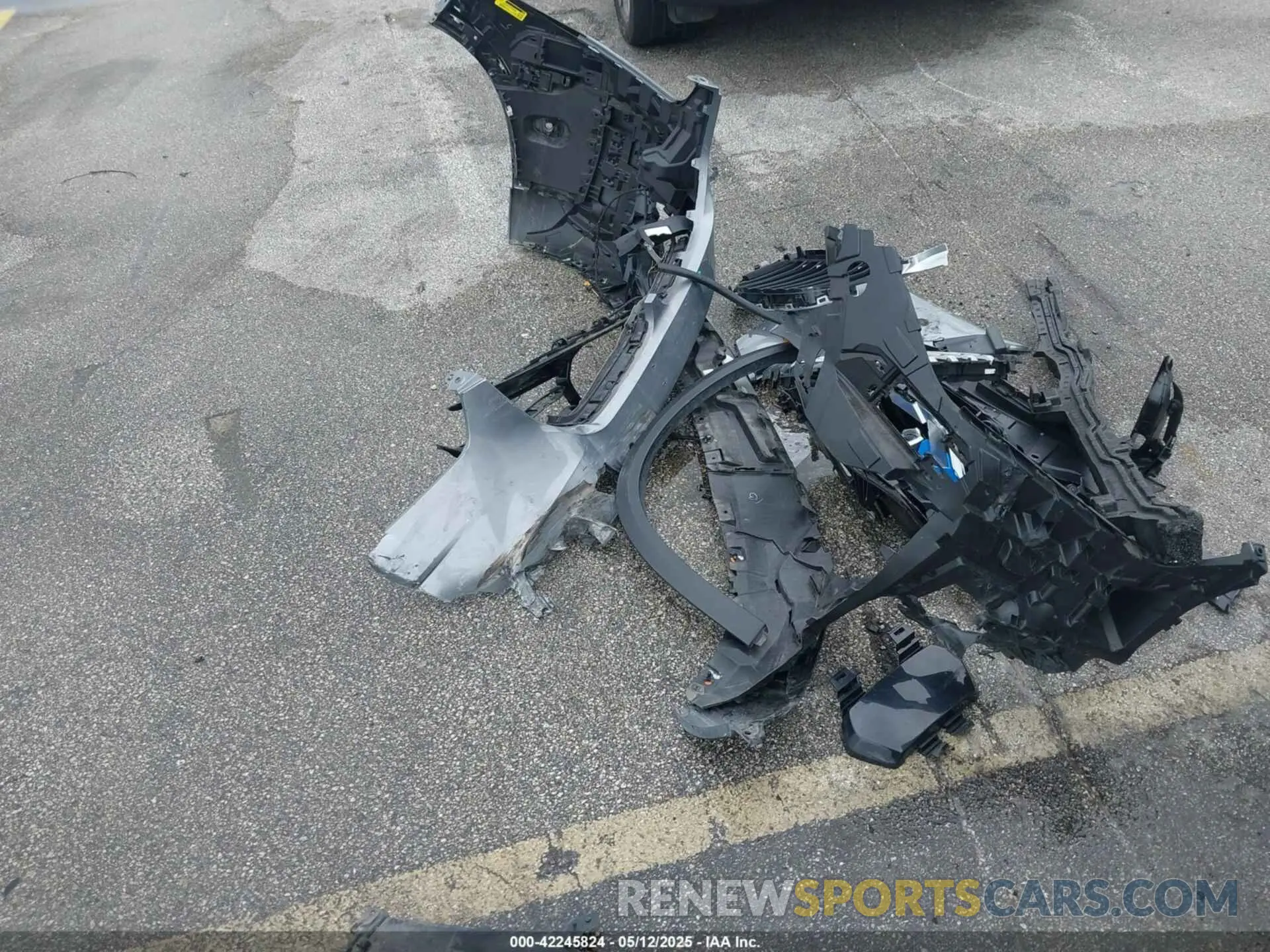 12 Photograph of a damaged car 5UX23EU0XS9W38082 BMW X5 2025