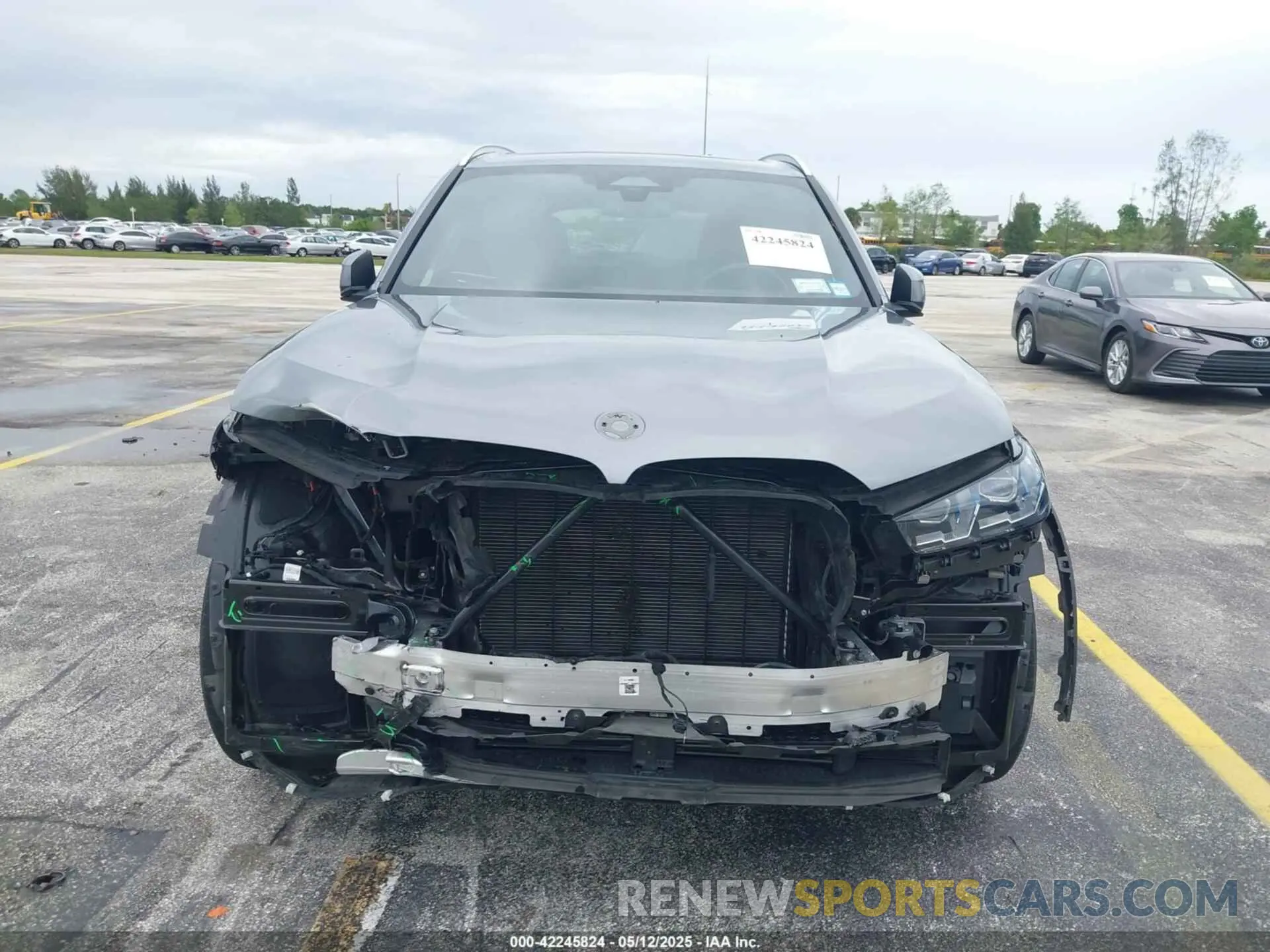 13 Photograph of a damaged car 5UX23EU0XS9W38082 BMW X5 2025