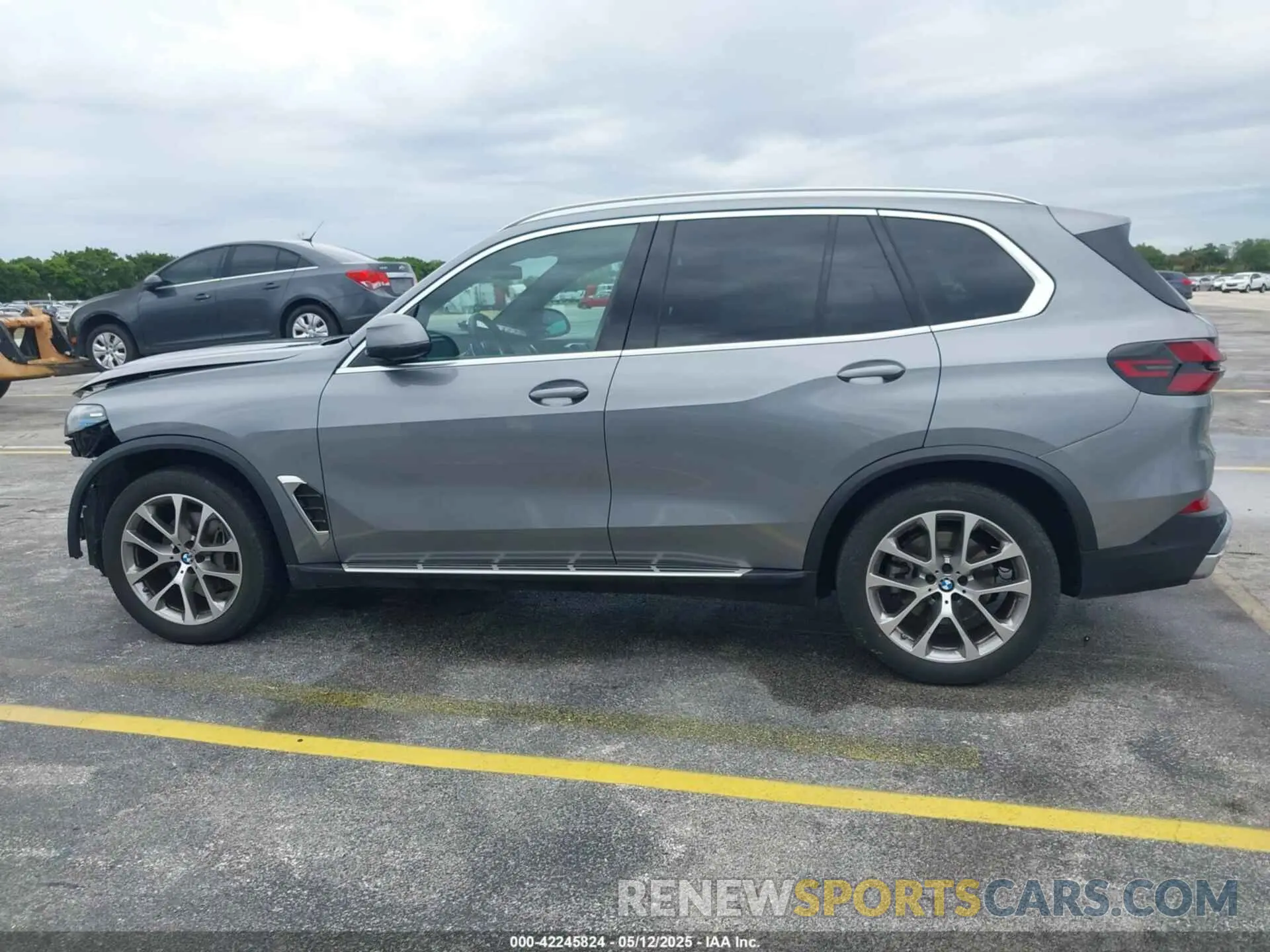 15 Photograph of a damaged car 5UX23EU0XS9W38082 BMW X5 2025