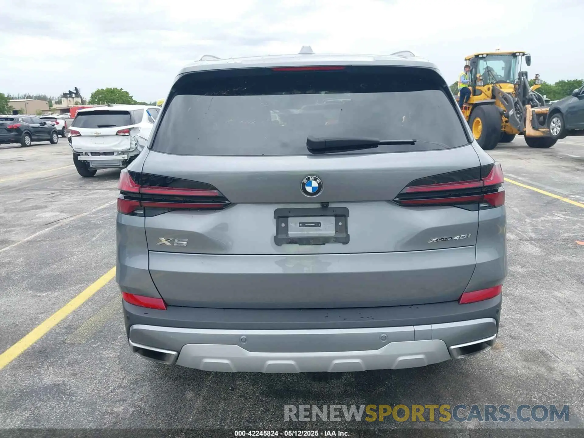 17 Photograph of a damaged car 5UX23EU0XS9W38082 BMW X5 2025