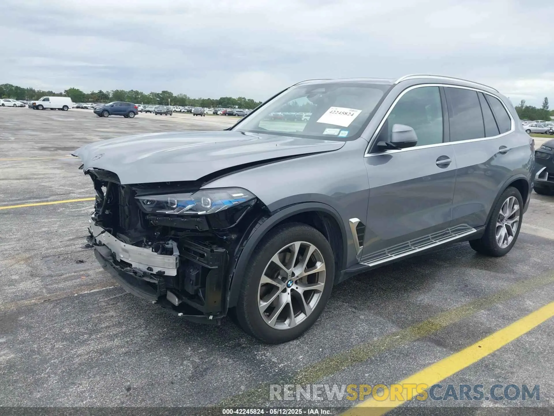 2 Photograph of a damaged car 5UX23EU0XS9W38082 BMW X5 2025