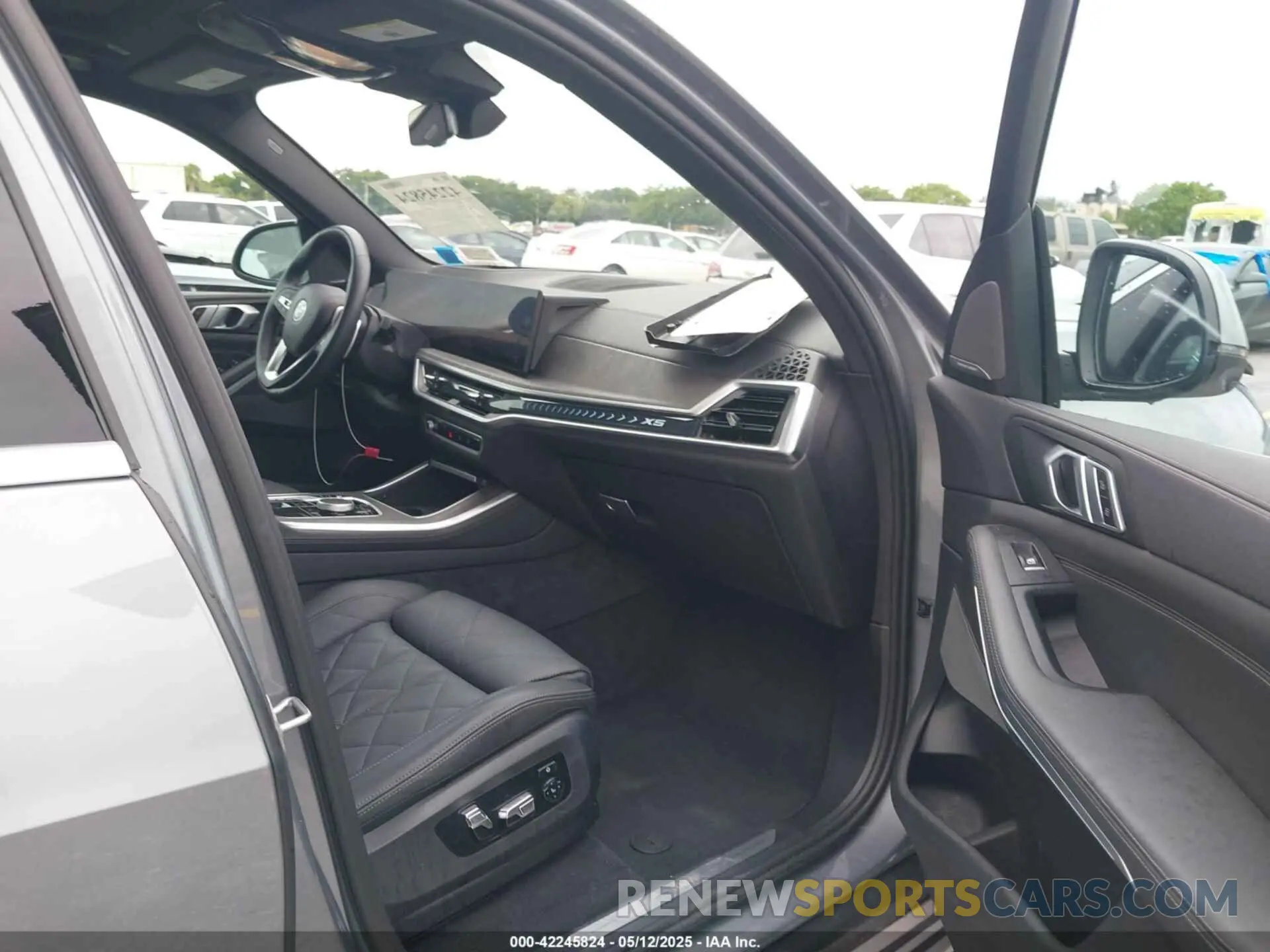 5 Photograph of a damaged car 5UX23EU0XS9W38082 BMW X5 2025