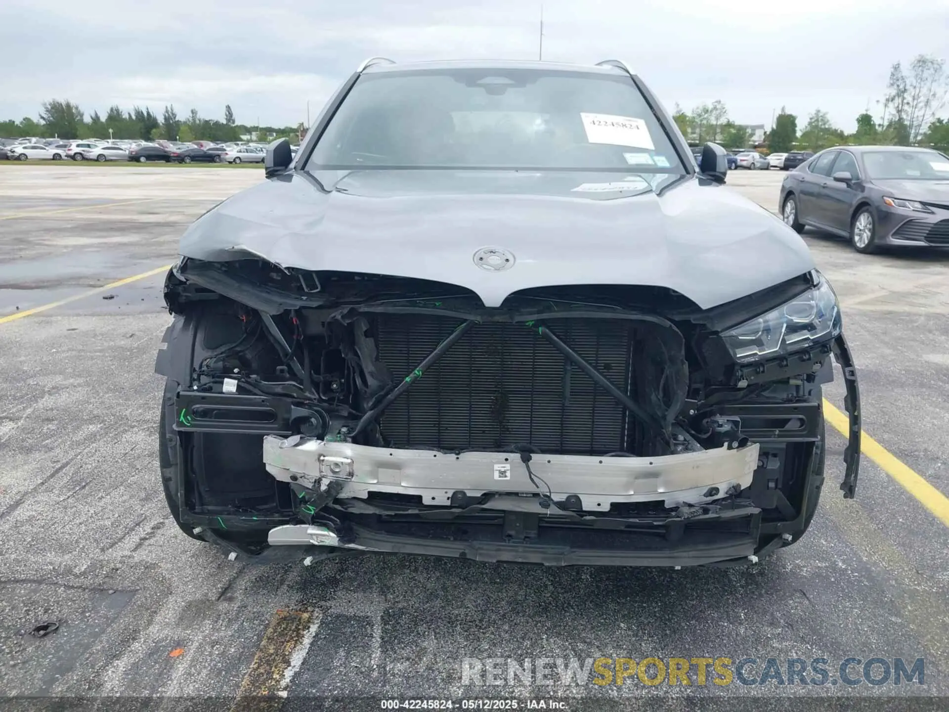 6 Photograph of a damaged car 5UX23EU0XS9W38082 BMW X5 2025