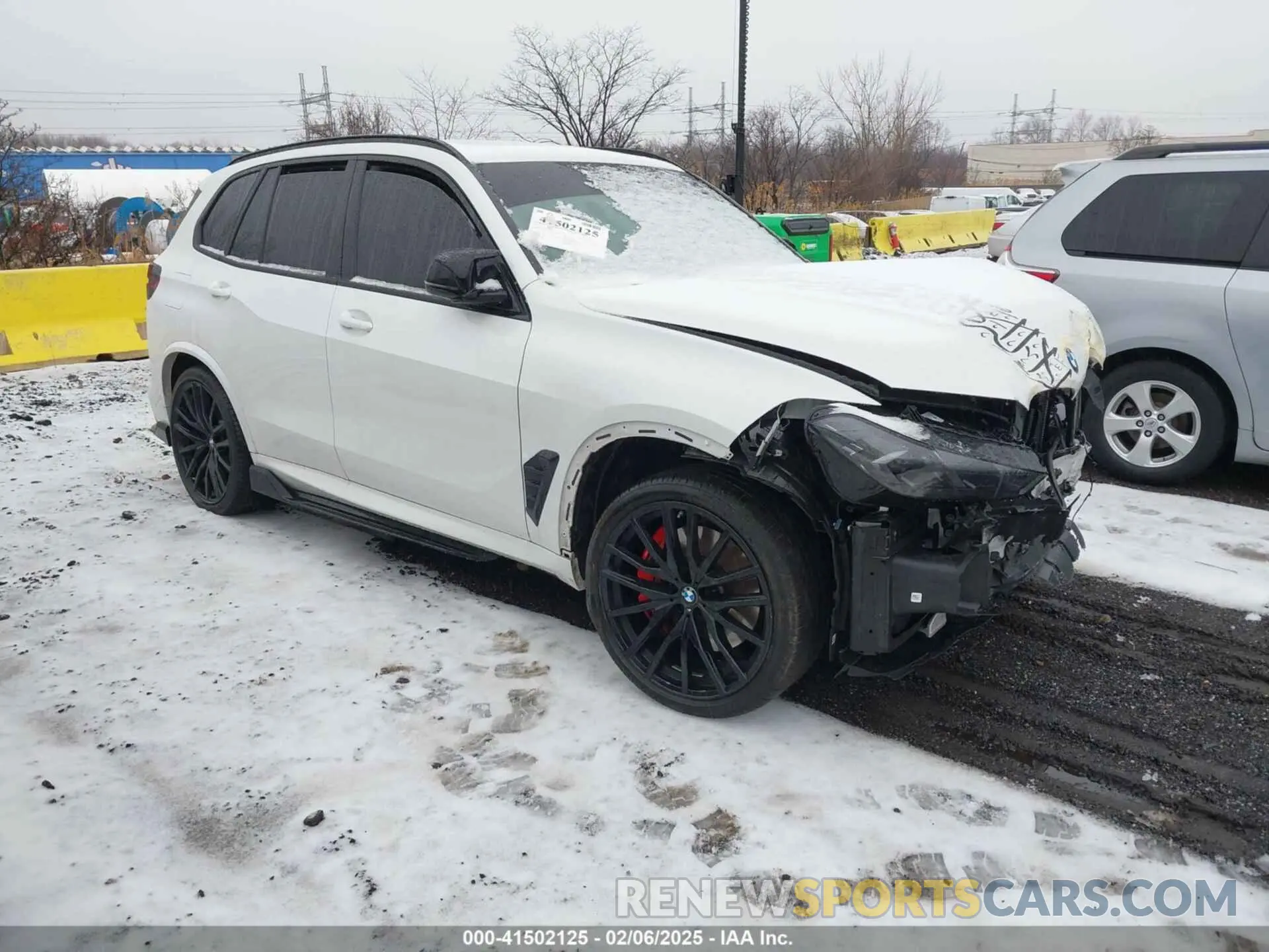 1 Photograph of a damaged car 5UX33EU03S9X72579 BMW X5 2025