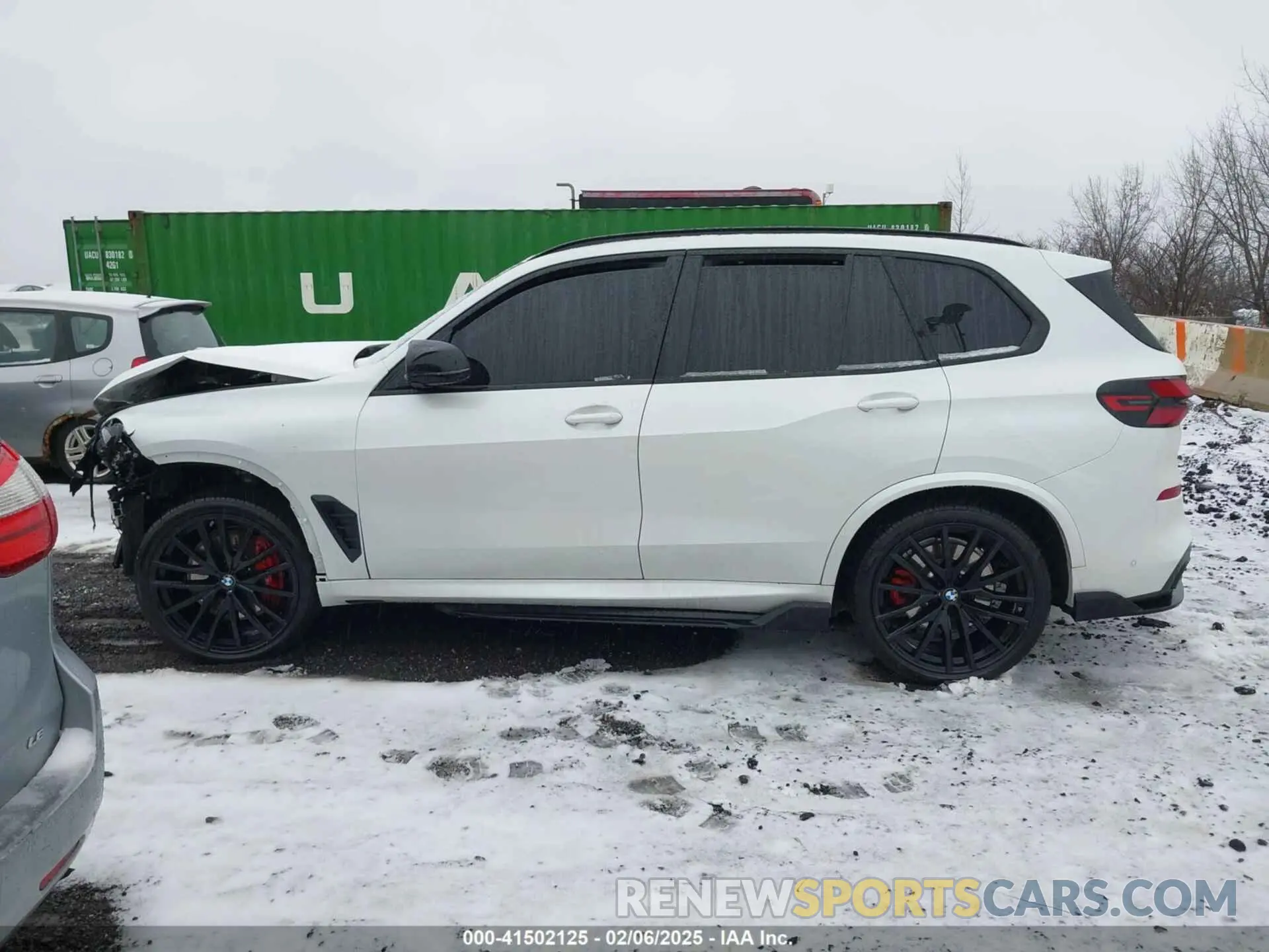 14 Photograph of a damaged car 5UX33EU03S9X72579 BMW X5 2025