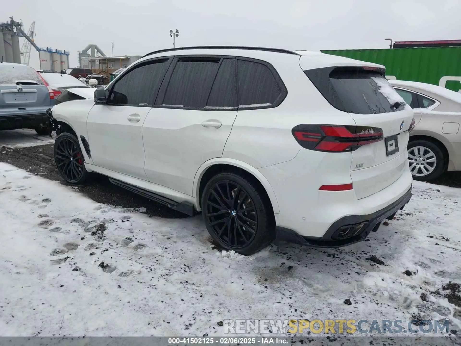 3 Photograph of a damaged car 5UX33EU03S9X72579 BMW X5 2025