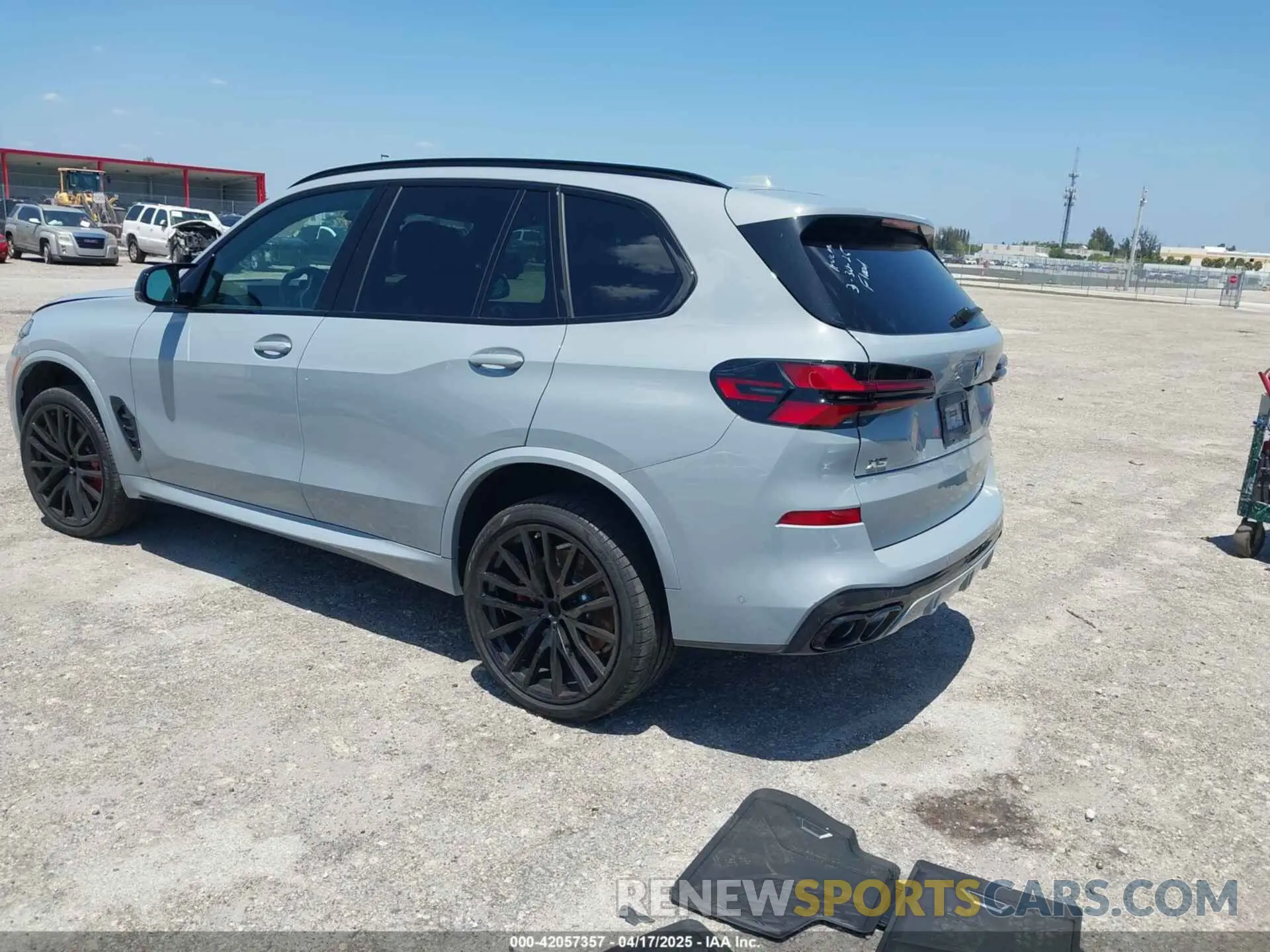 3 Photograph of a damaged car 5UX33EU04S9W64021 BMW X5 2025