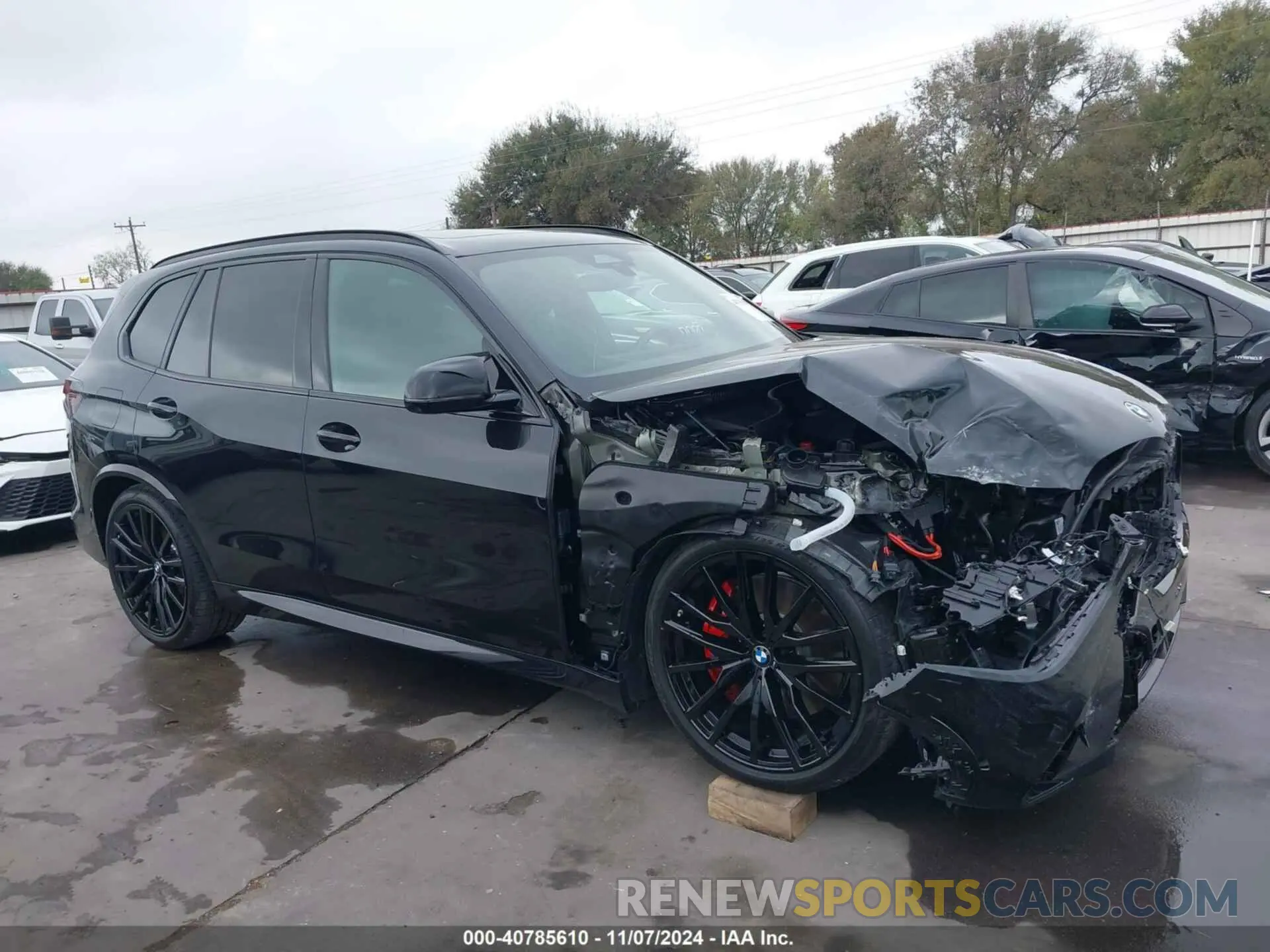 13 Photograph of a damaged car 5UX33EU06S9X63942 BMW X5 2025