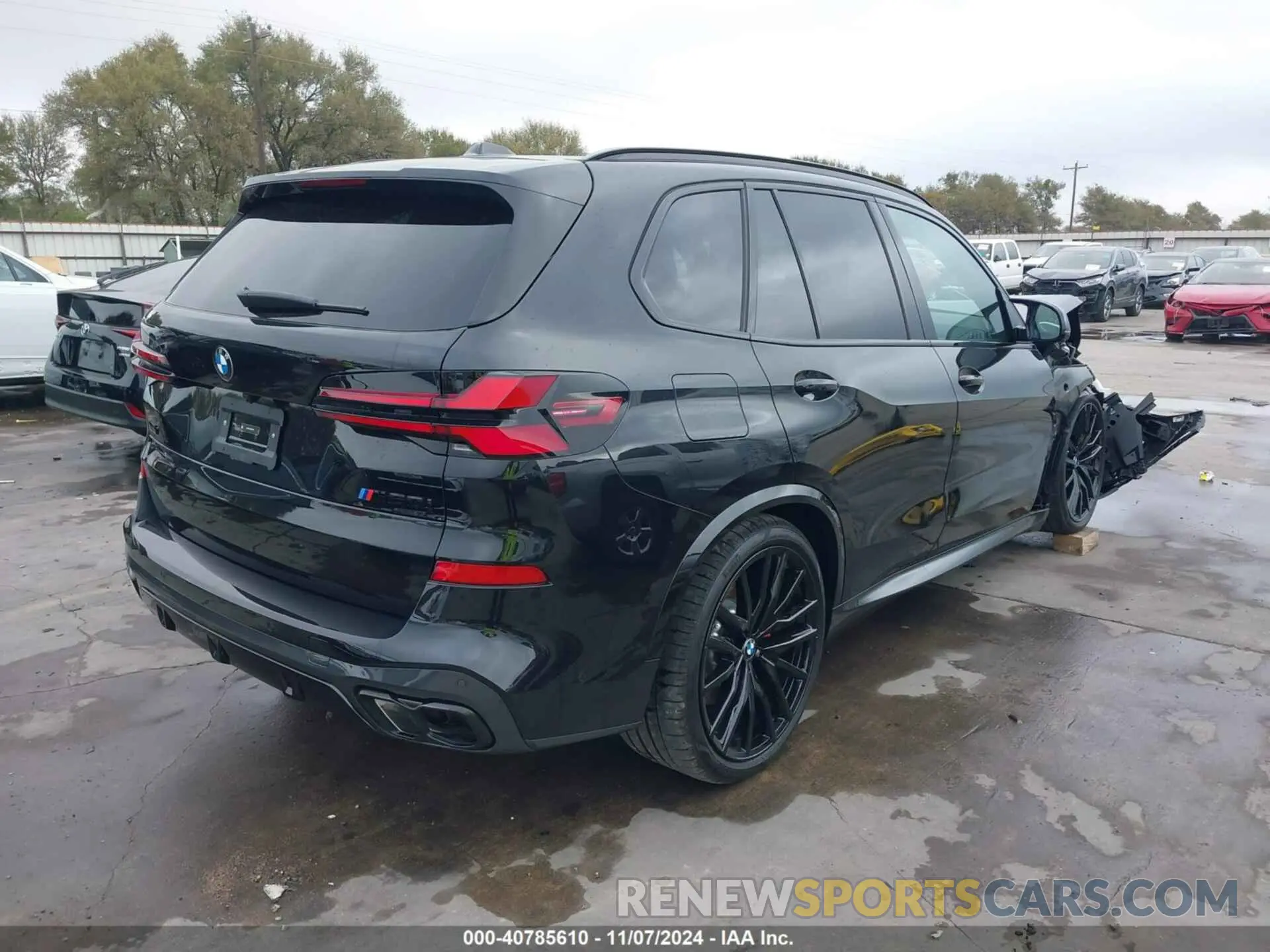 4 Photograph of a damaged car 5UX33EU06S9X63942 BMW X5 2025