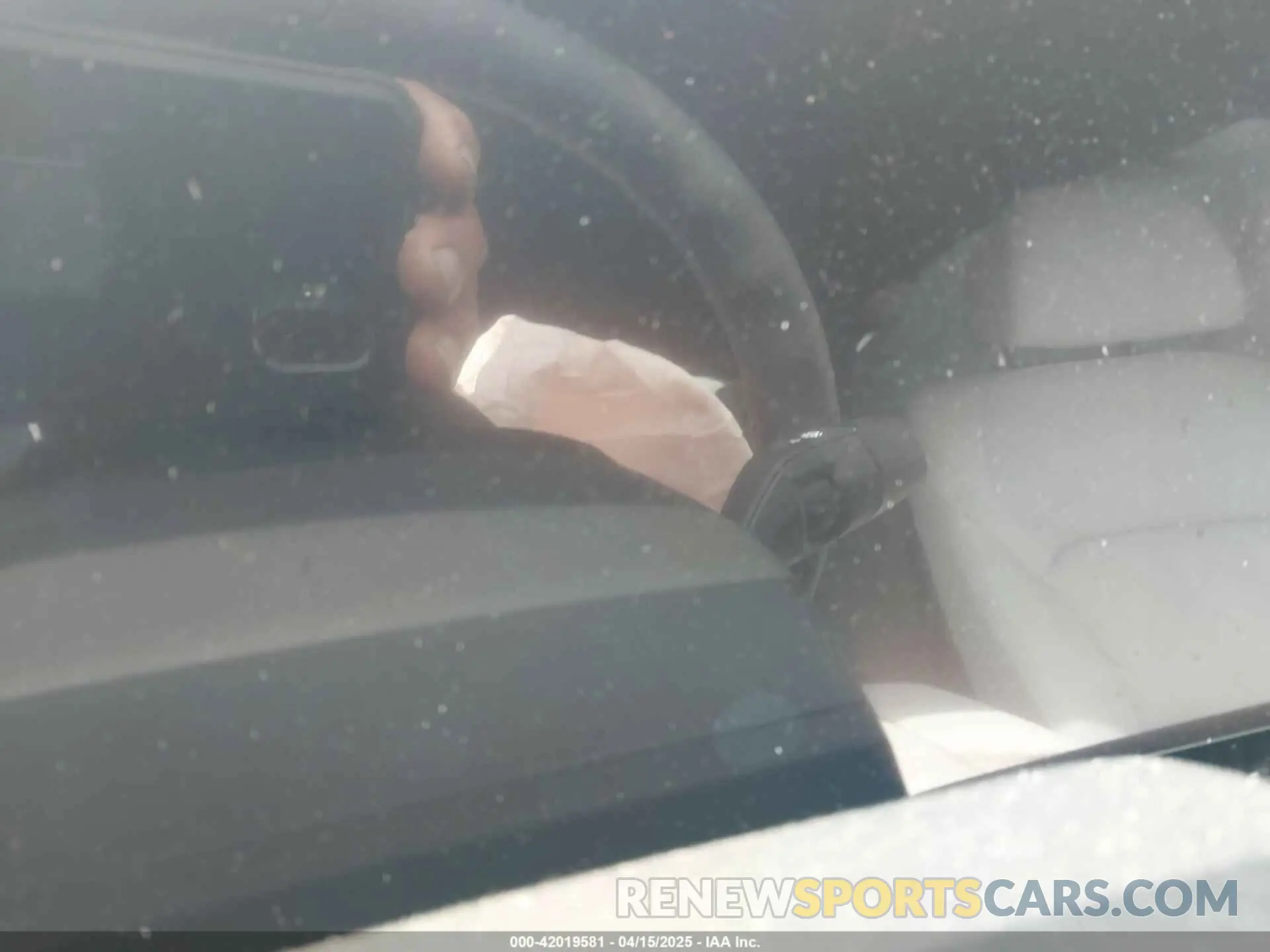 15 Photograph of a damaged car 5UX33EU08S9Z16126 BMW X5 2025