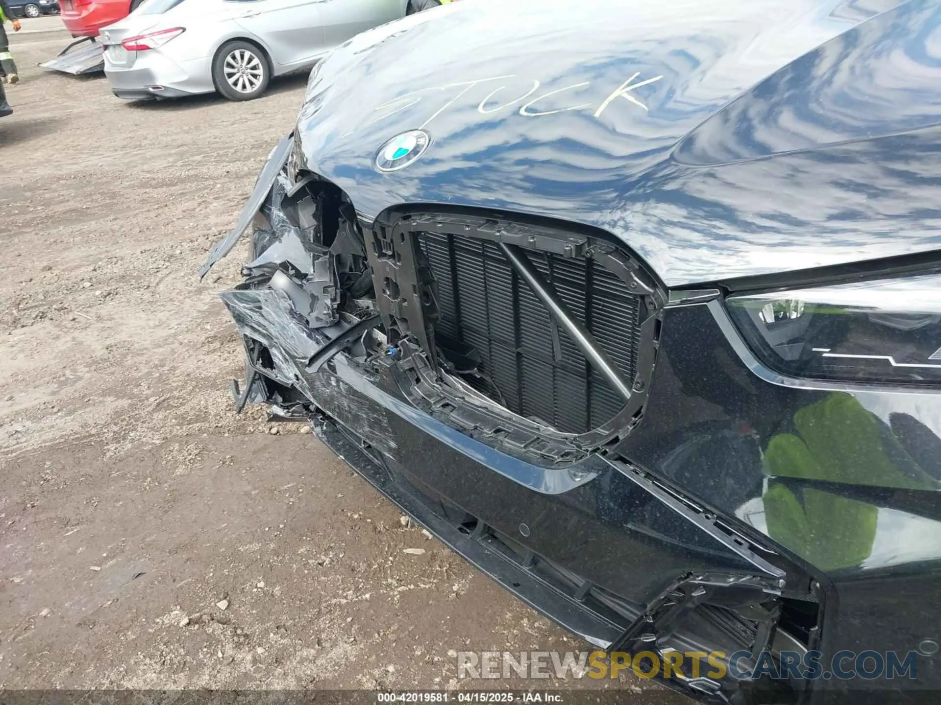 19 Photograph of a damaged car 5UX33EU08S9Z16126 BMW X5 2025