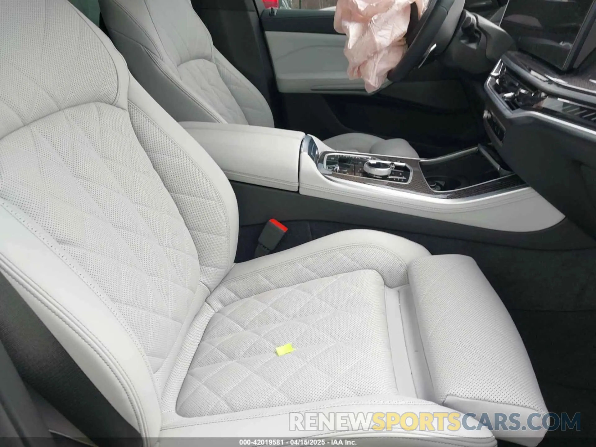 5 Photograph of a damaged car 5UX33EU08S9Z16126 BMW X5 2025