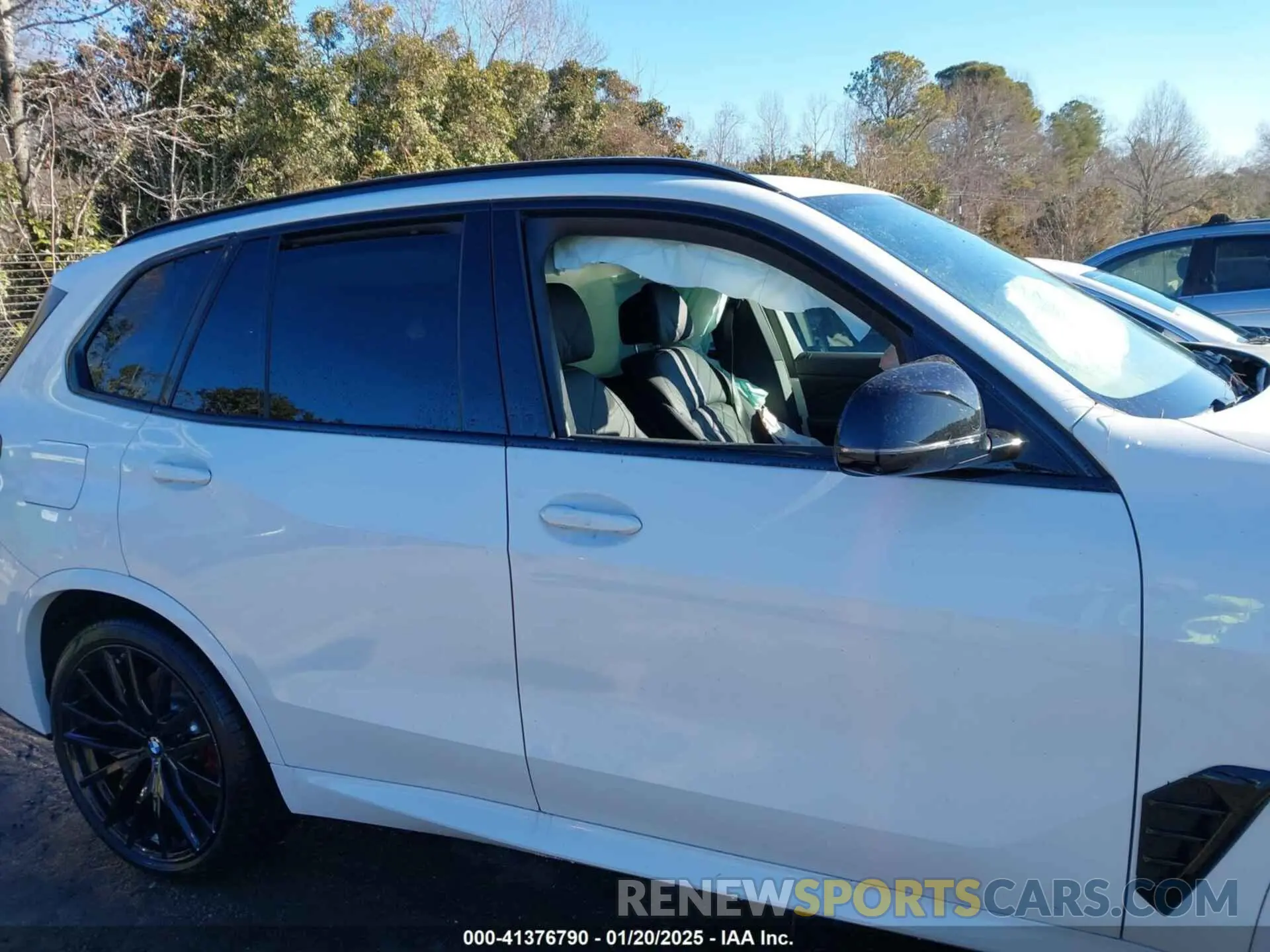 12 Photograph of a damaged car 5UX33EU09S9X35021 BMW X5 2025