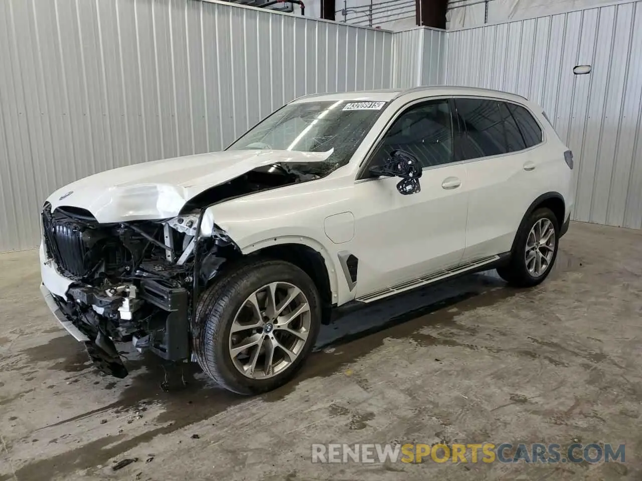 1 Photograph of a damaged car 5UX43EU01S9X00154 BMW X5 2025