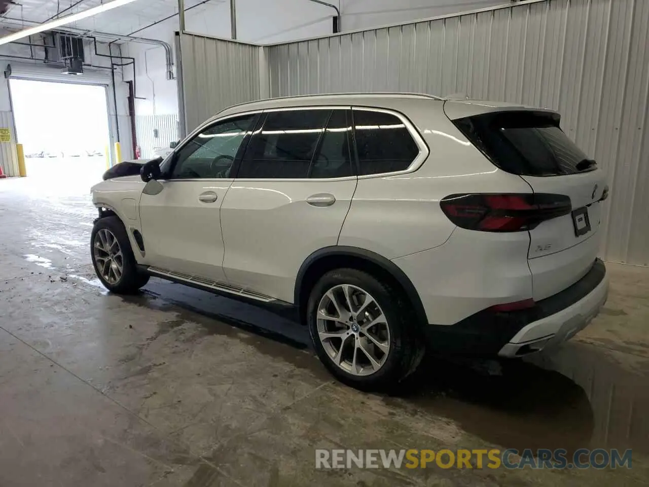 2 Photograph of a damaged car 5UX43EU01S9X00154 BMW X5 2025