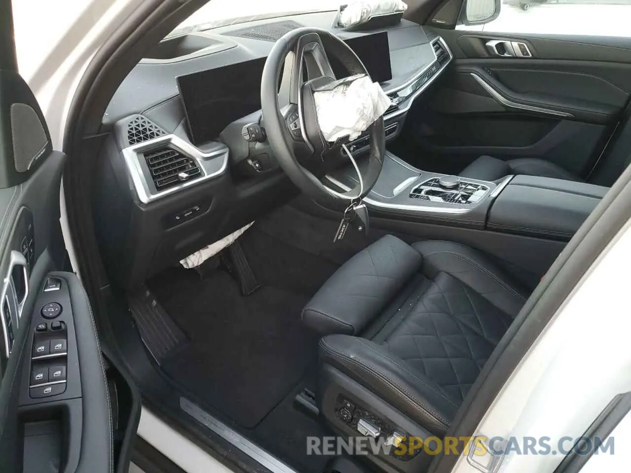 8 Photograph of a damaged car 5UX43EU01S9X00154 BMW X5 2025