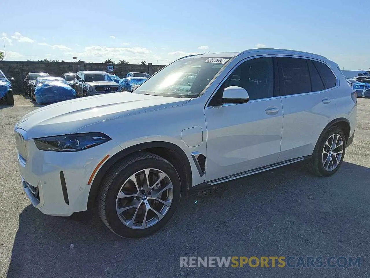 1 Photograph of a damaged car 5UX43EU01S9Y95673 BMW X5 2025
